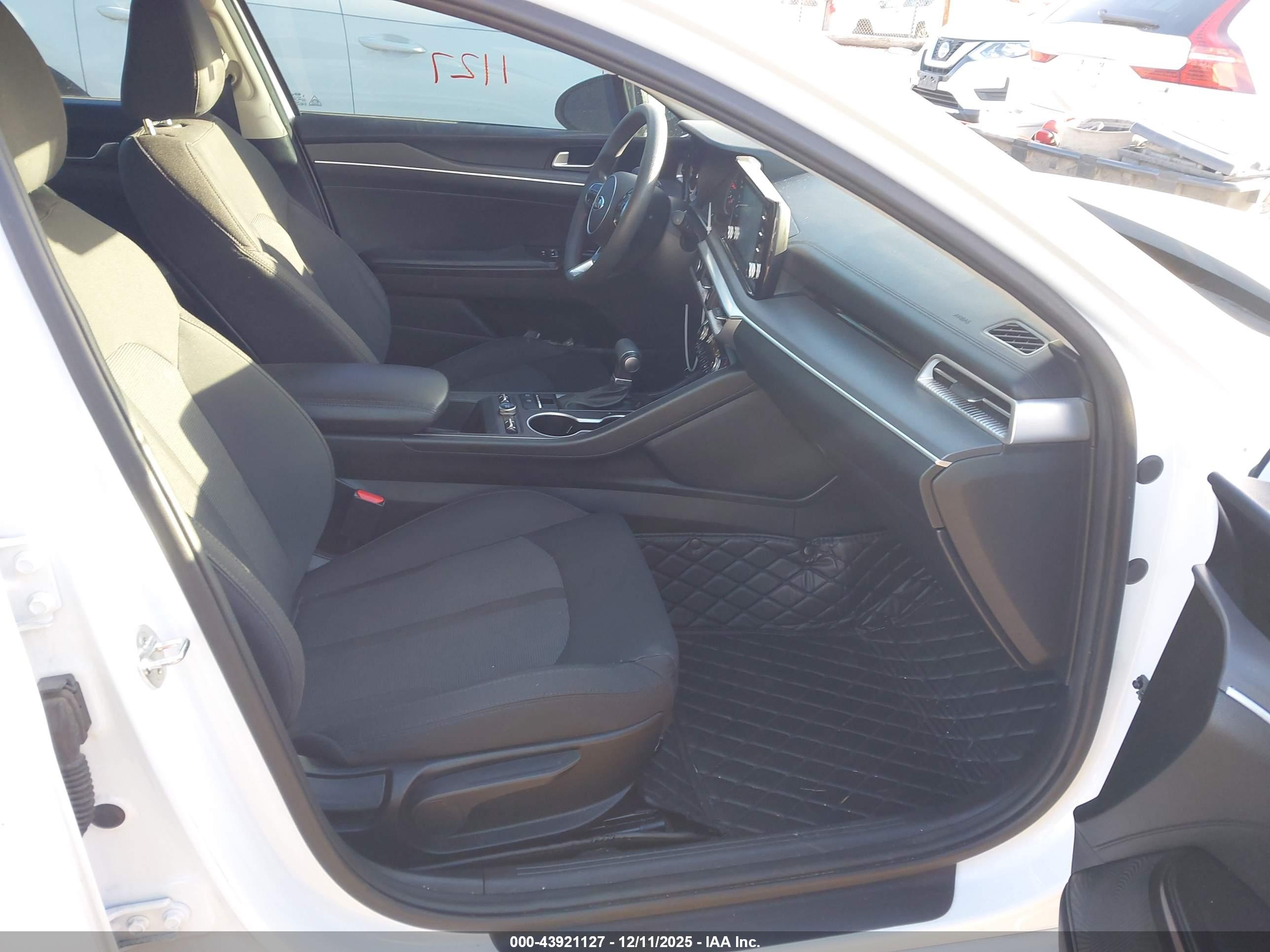KIA K5 image 5