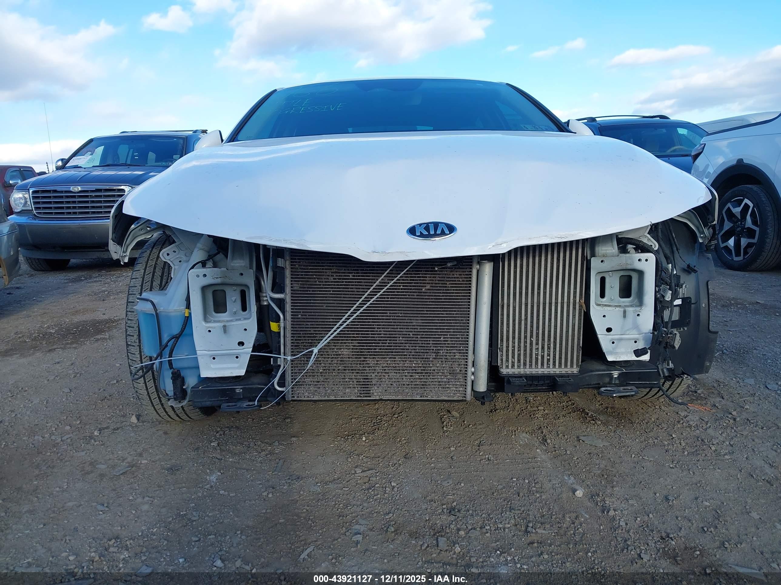 KIA K5 image 6