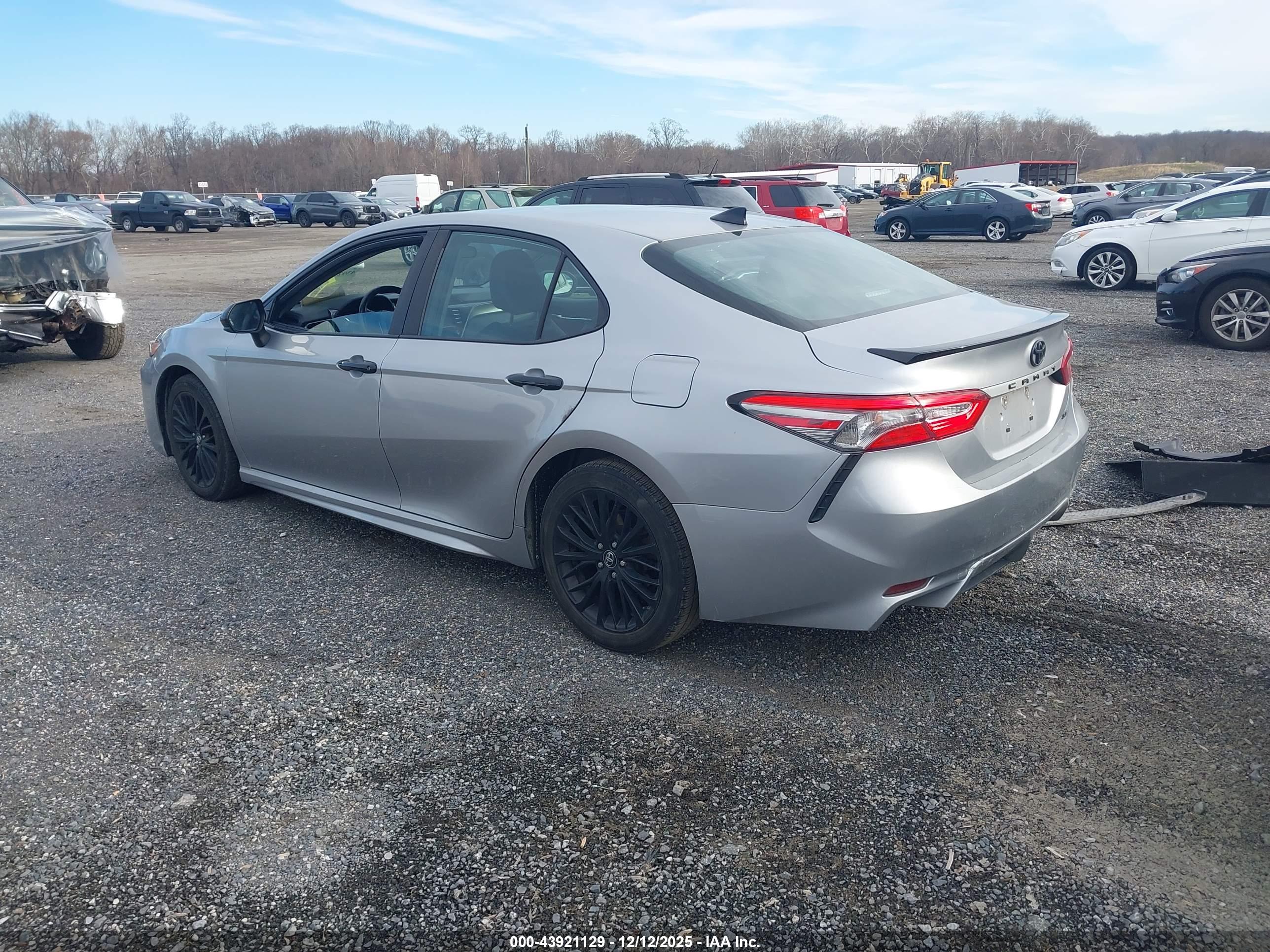 TOYOTA CAMRY image 3