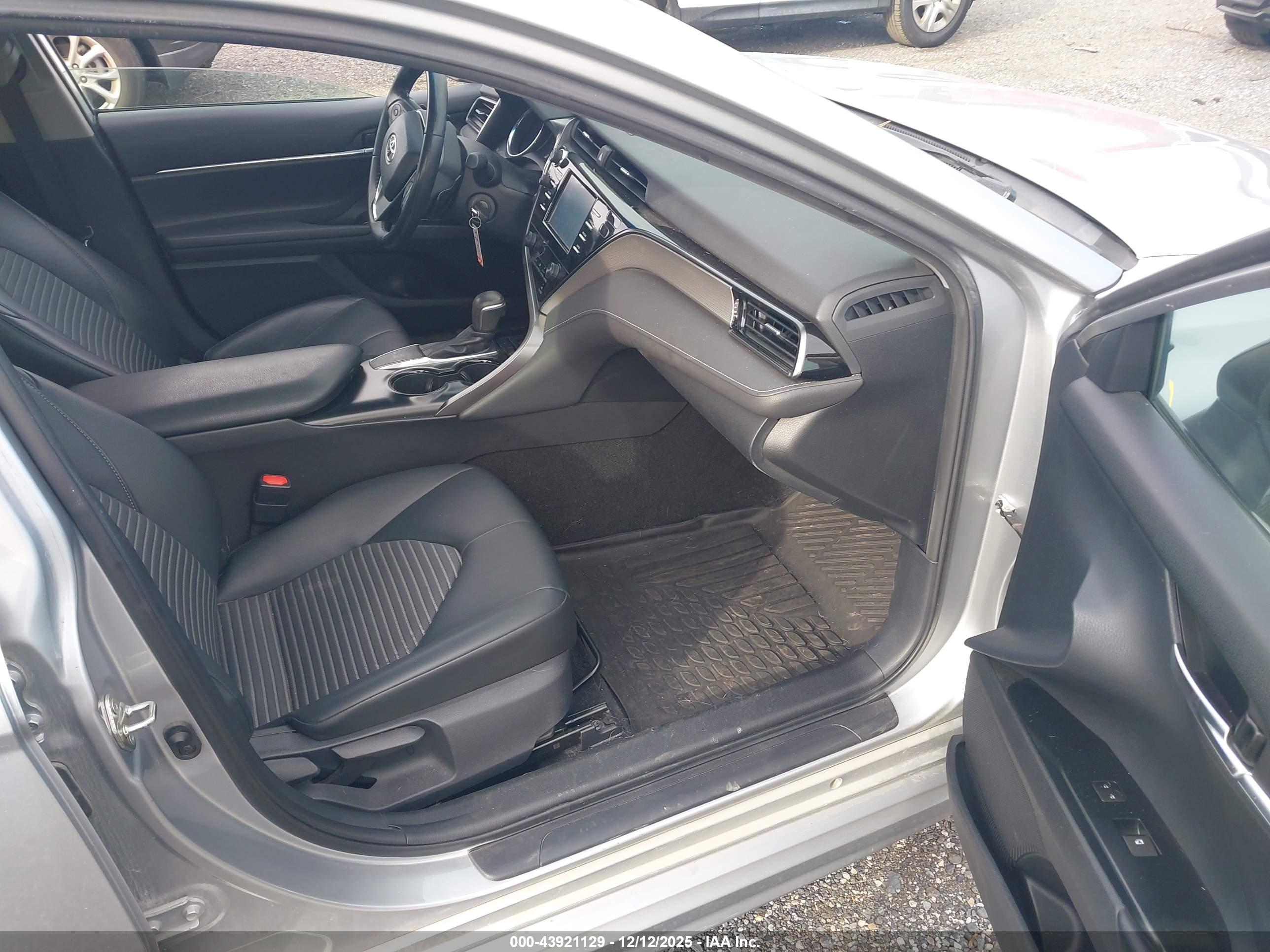 TOYOTA CAMRY image 5