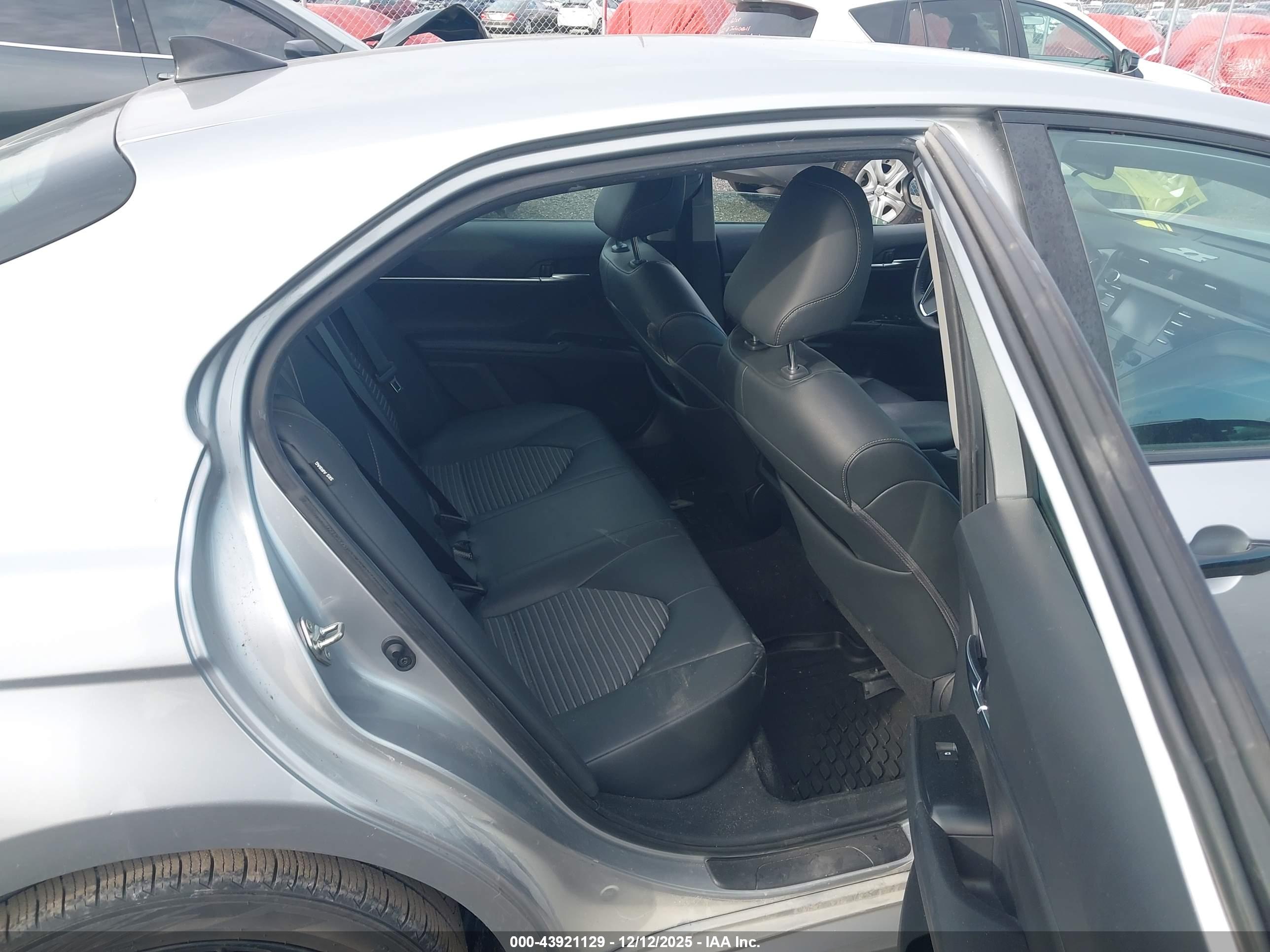TOYOTA CAMRY image 8