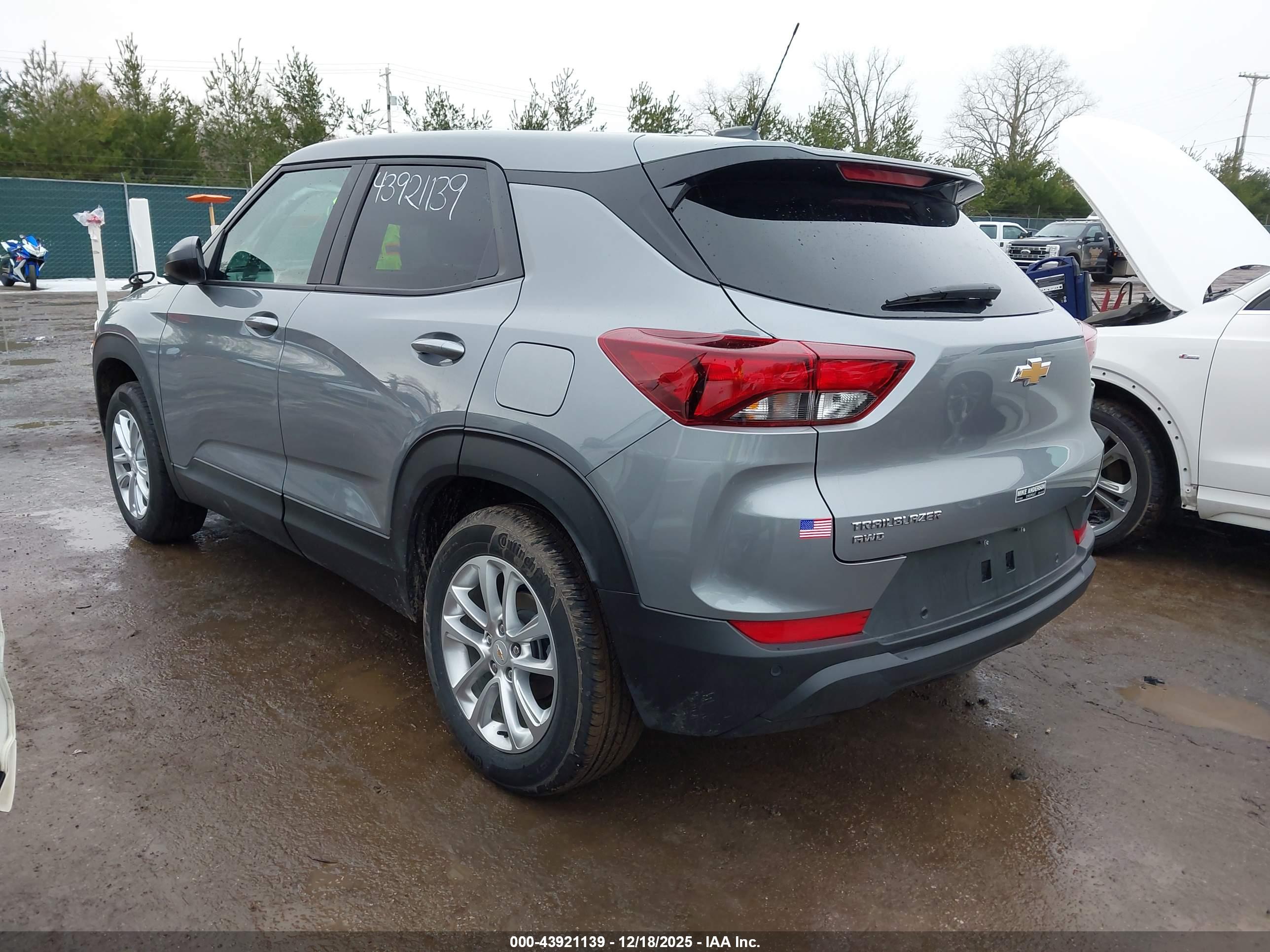 CHEVROLET TRAILBLAZER image 3