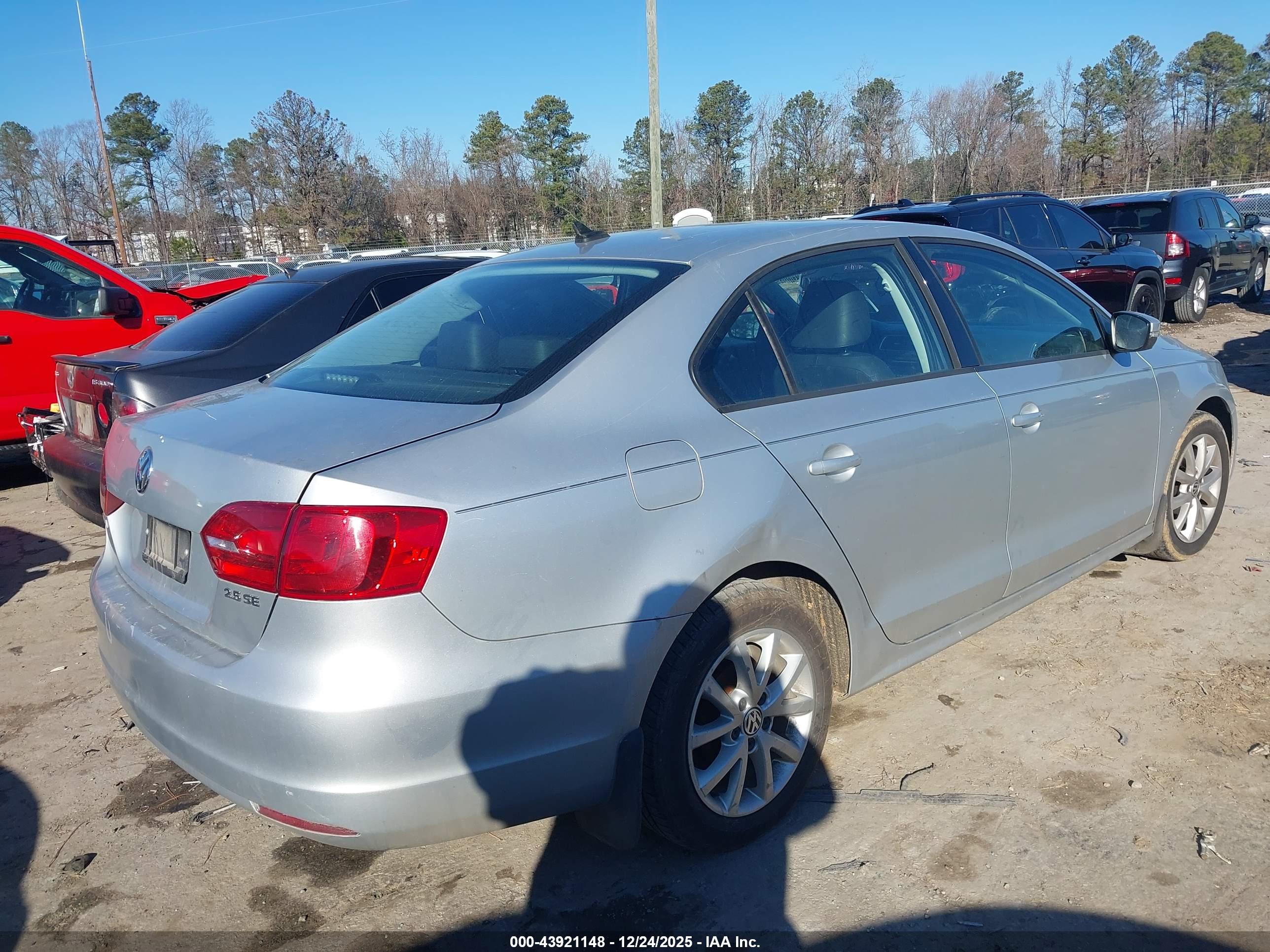 VOLKSWAGEN JETTA image 4