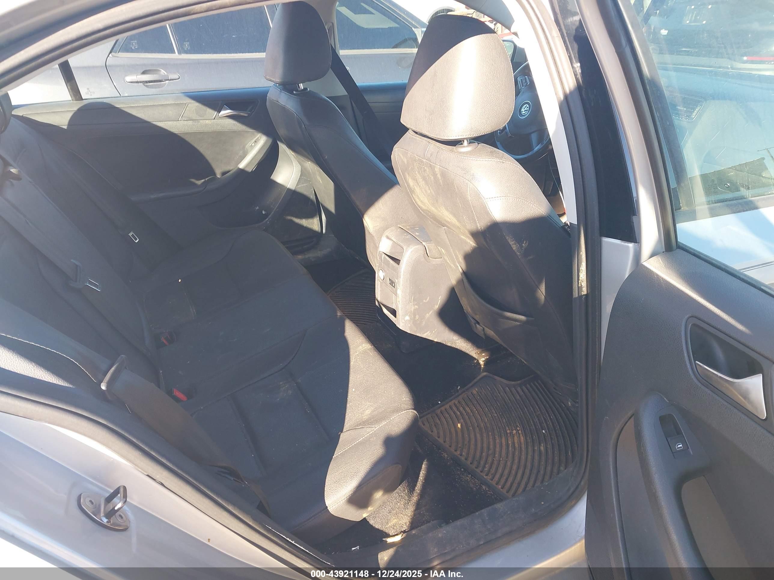 VOLKSWAGEN JETTA image 8