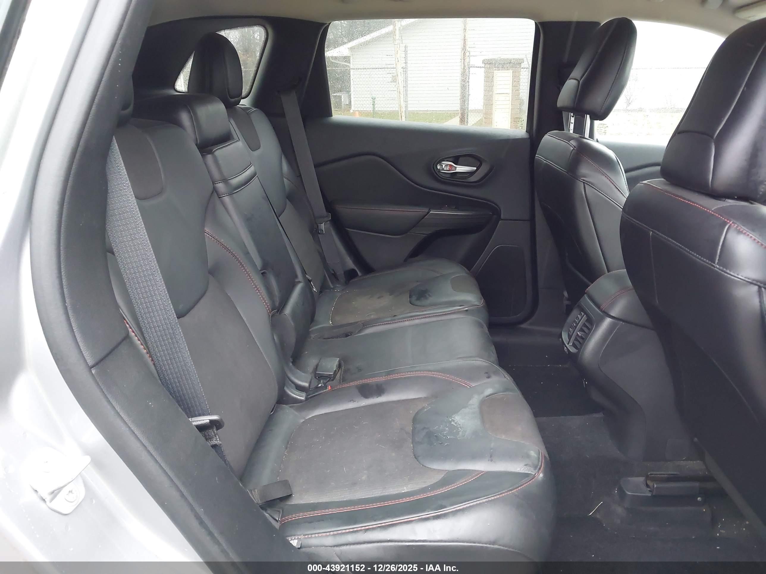 JEEP CHEROKEE image 8
