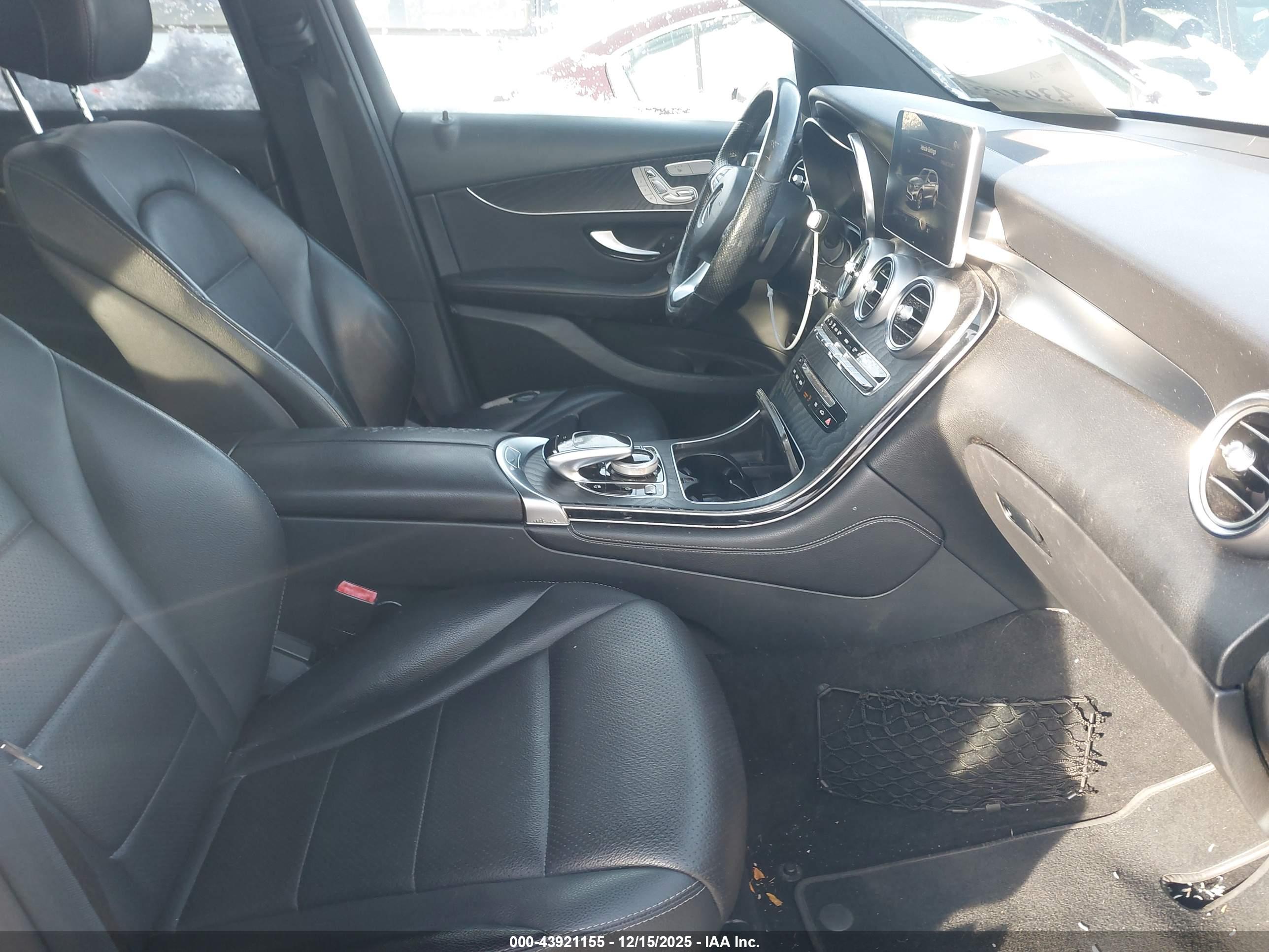 MERCEDES-BENZ GLC image 5