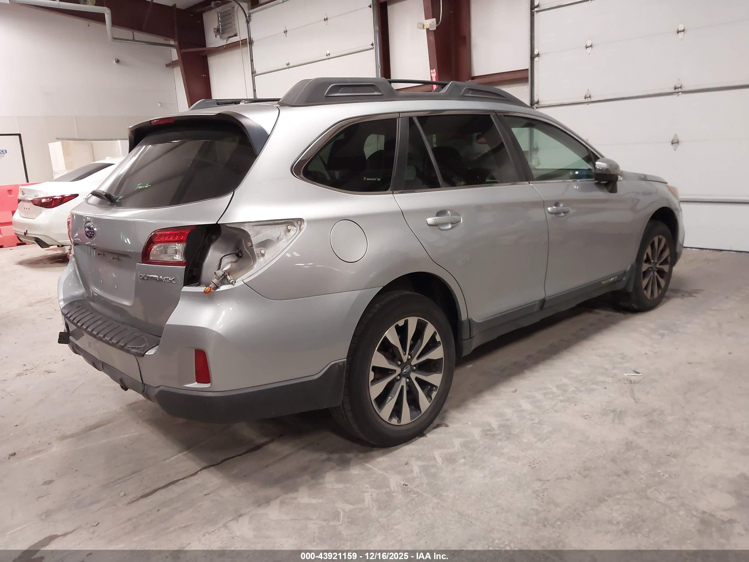 SUBARU OUTBACK image 4