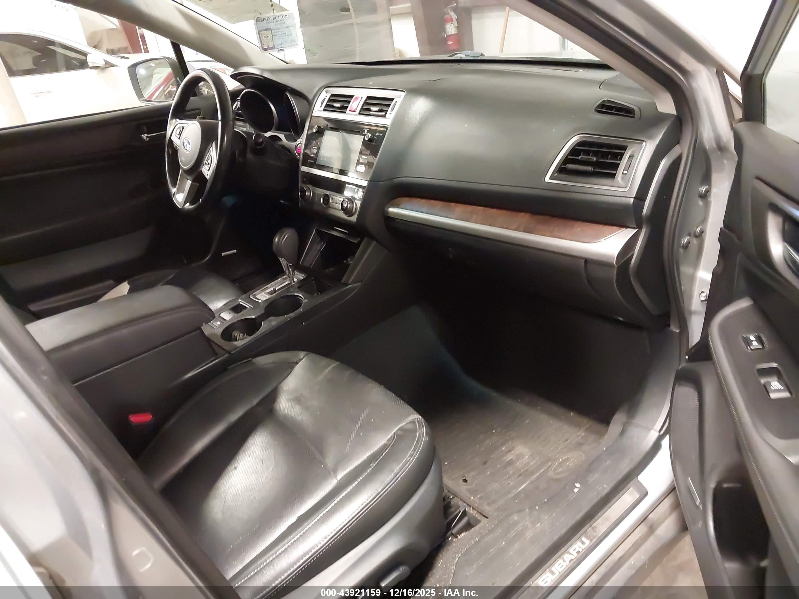 SUBARU OUTBACK image 5