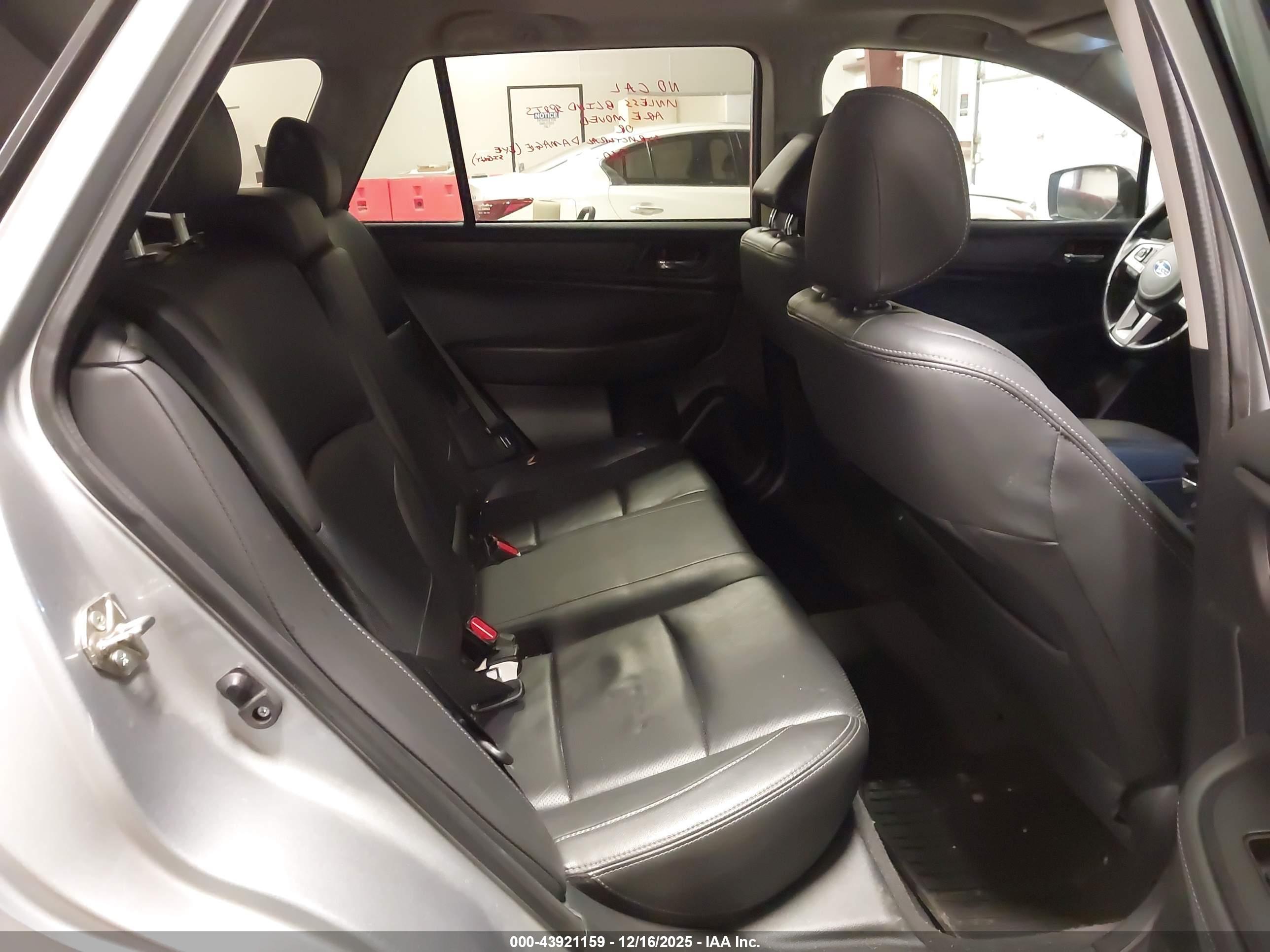 SUBARU OUTBACK image 8