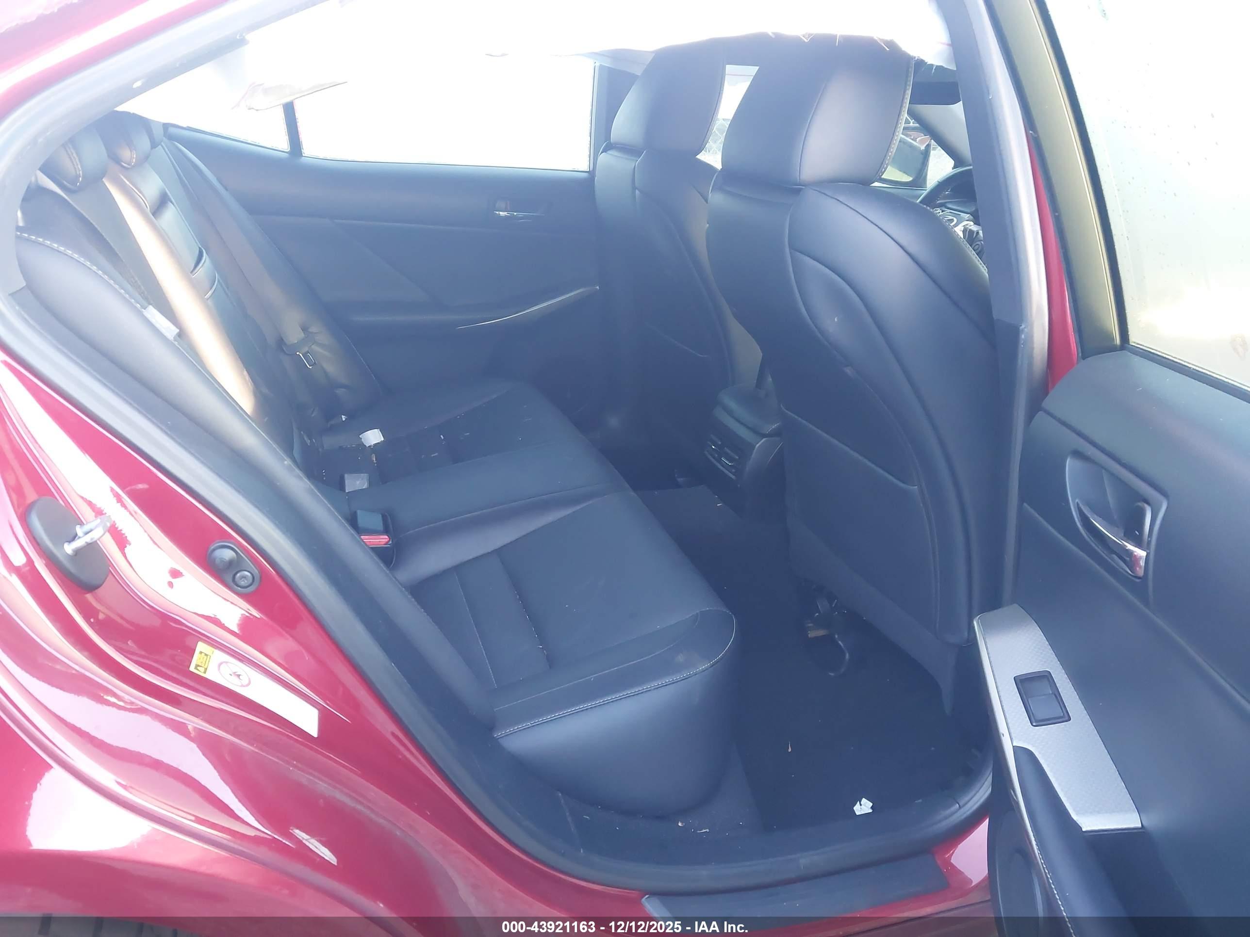LEXUS IS image 8