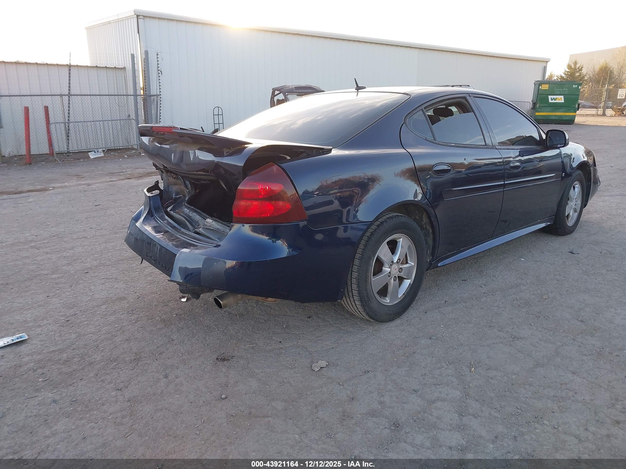 PONTIAC GRAND image 4