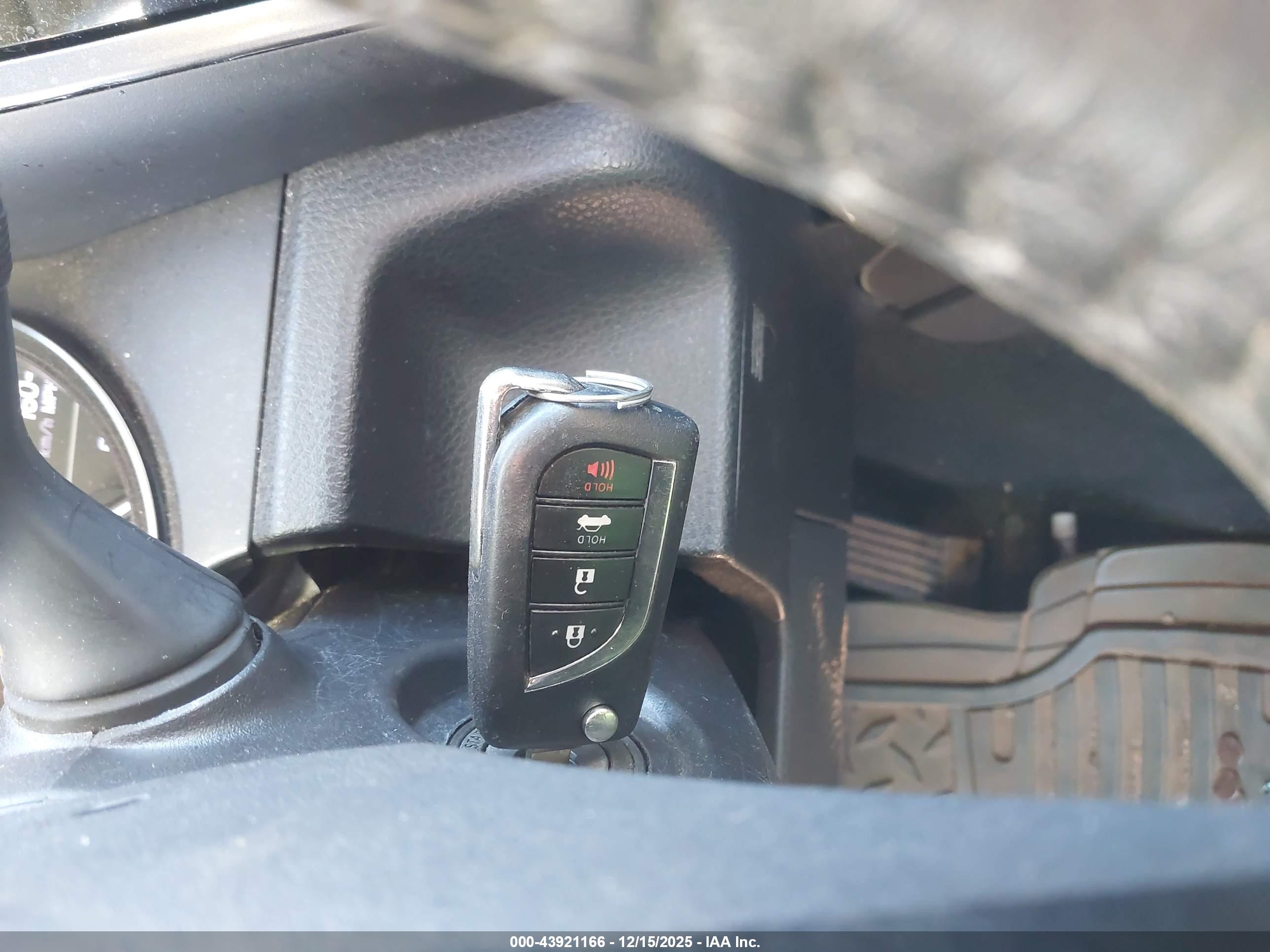 TOYOTA CAMRY image 11