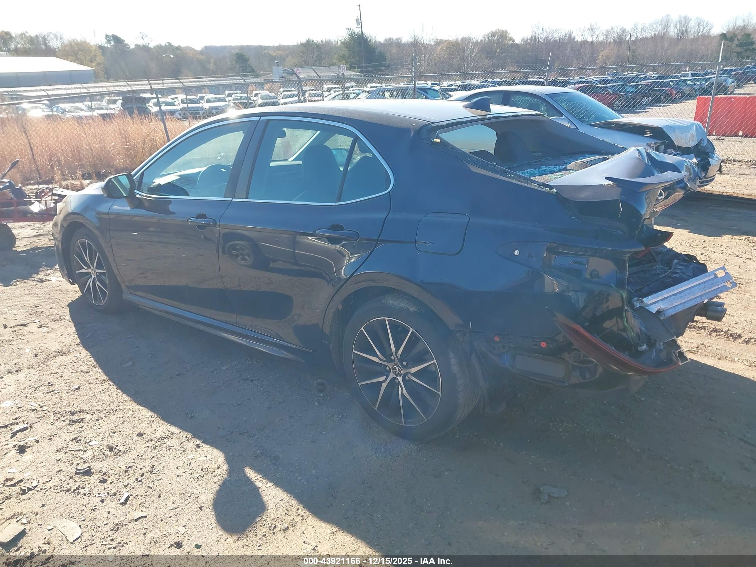 TOYOTA CAMRY image 3