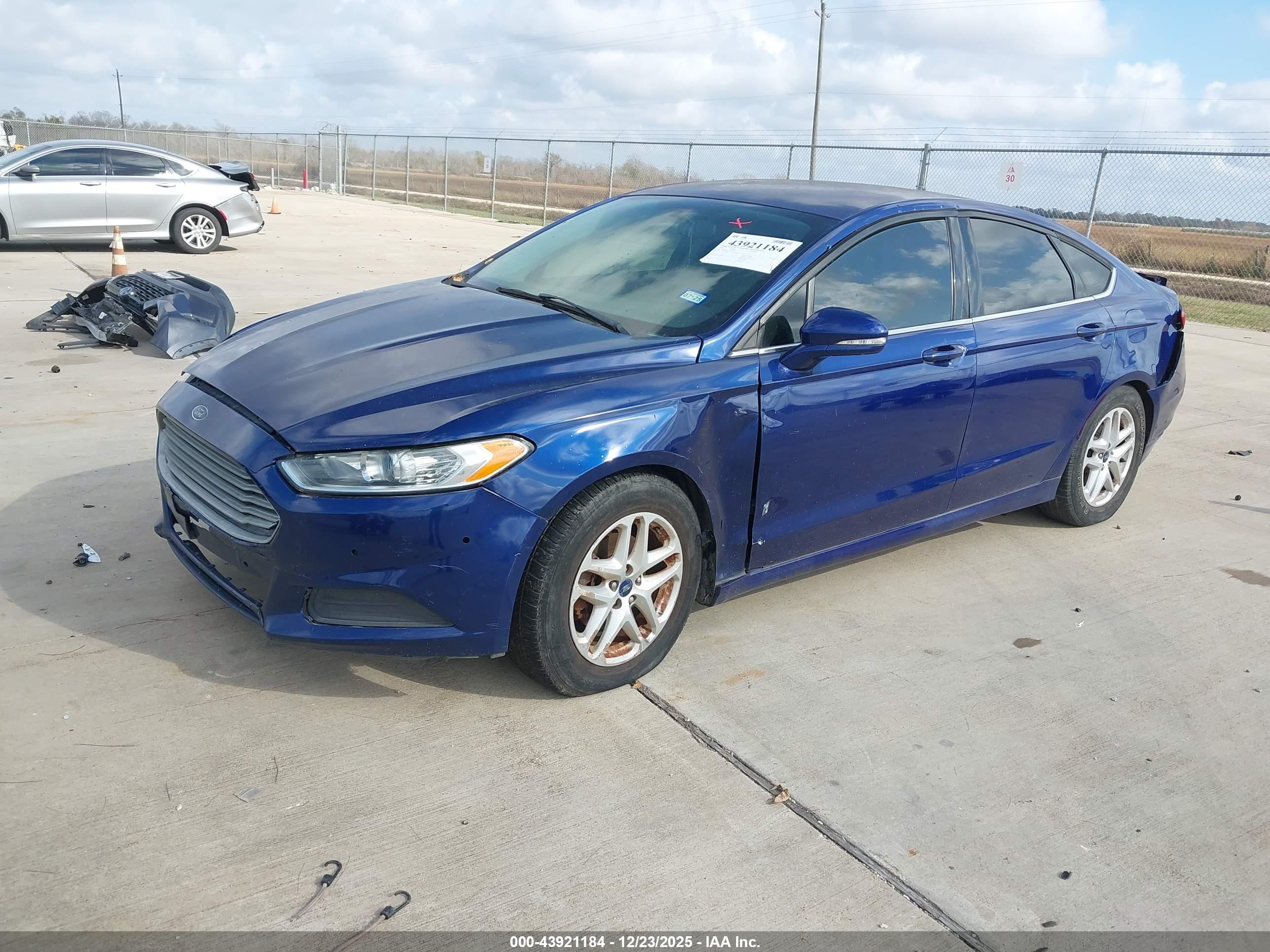 FORD FUSION image 2