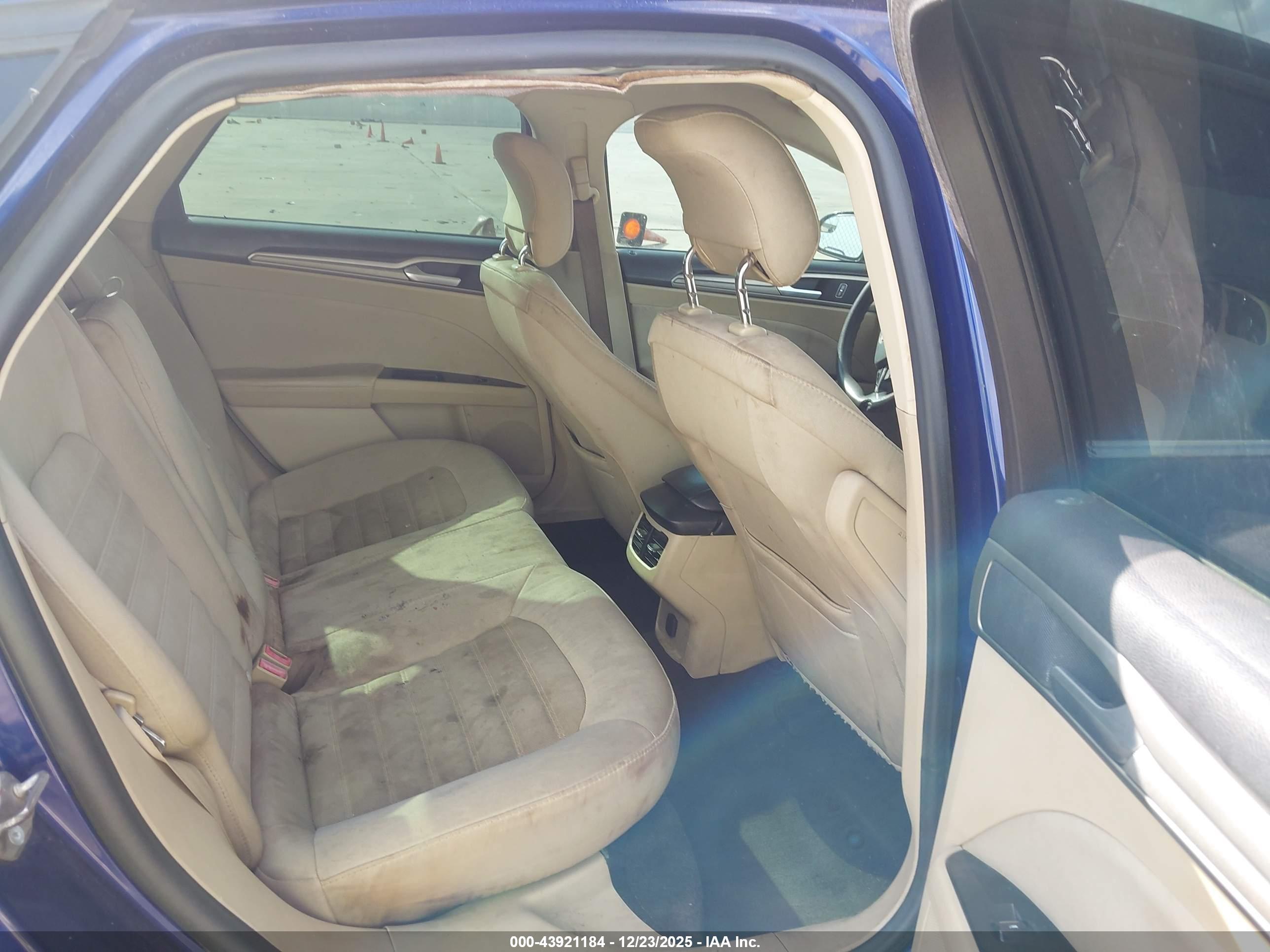 FORD FUSION image 8