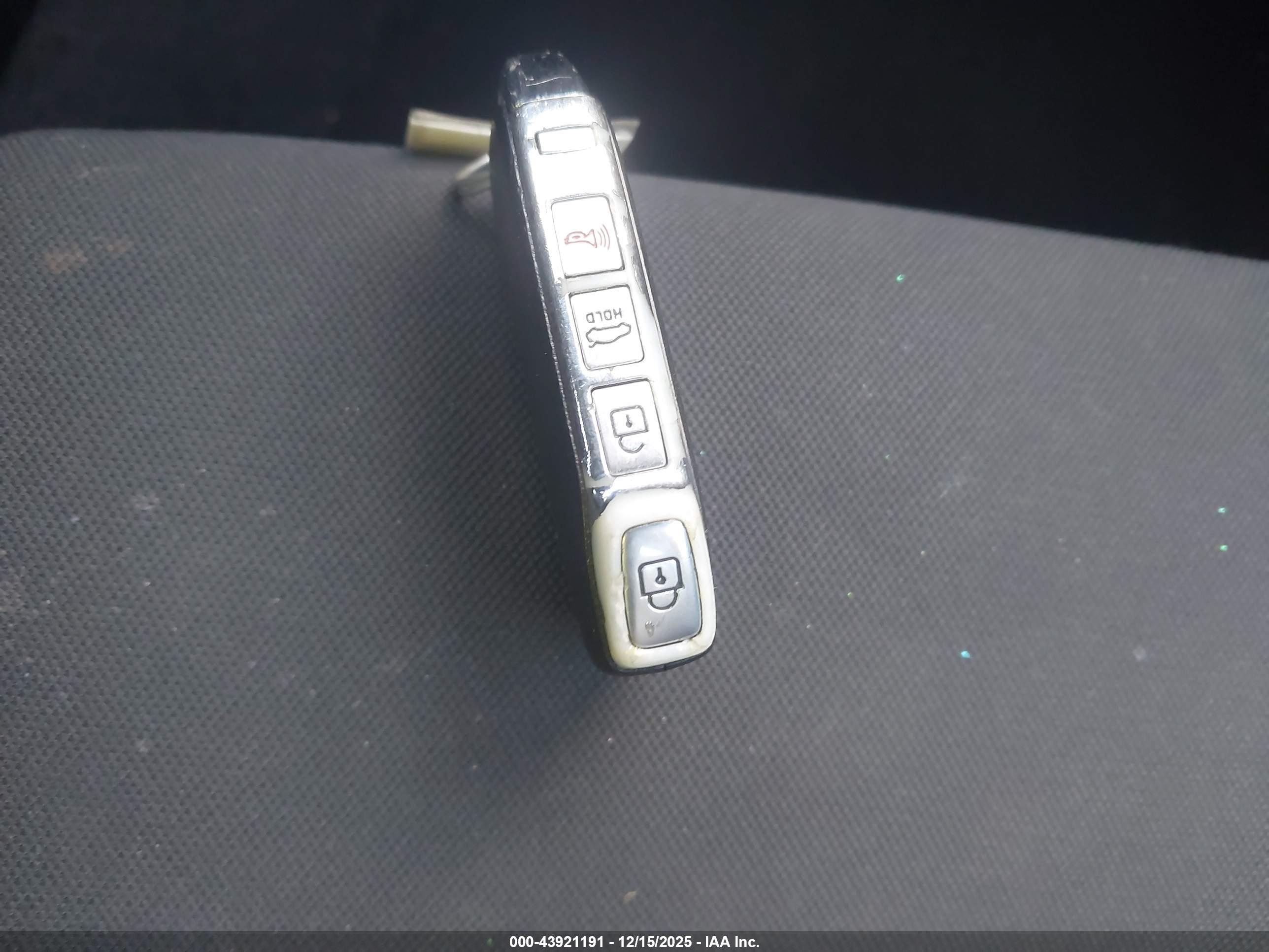 KIA K5 image 11