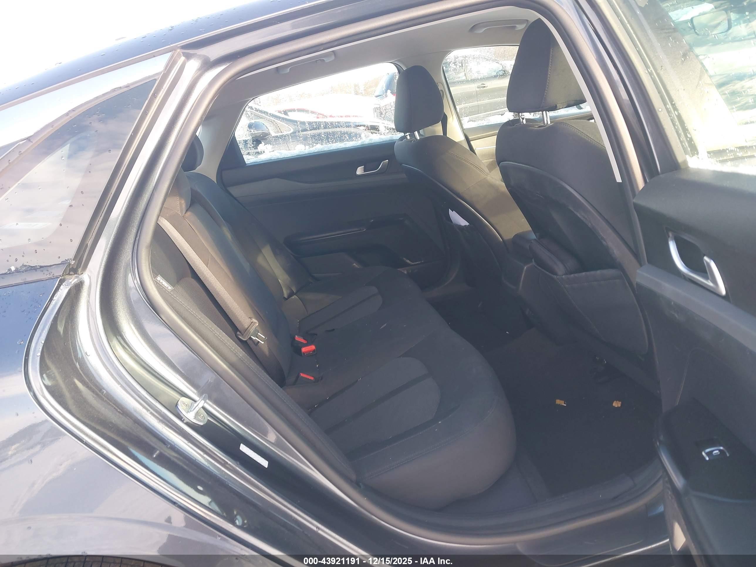 KIA K5 image 8