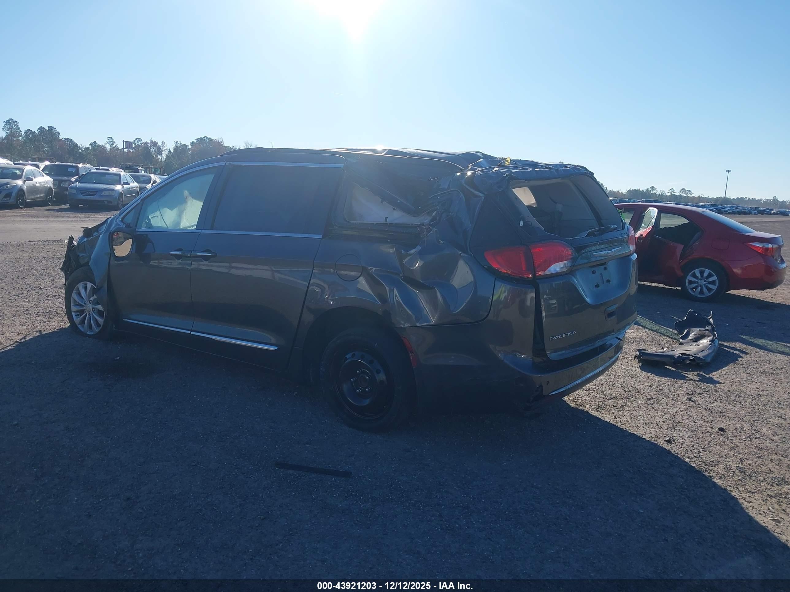 CHRYSLER PACIFICA image 3
