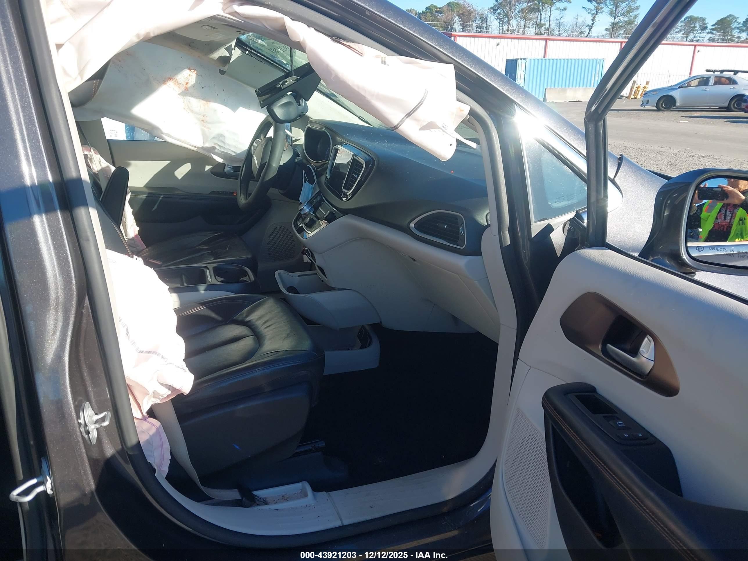 CHRYSLER PACIFICA image 5