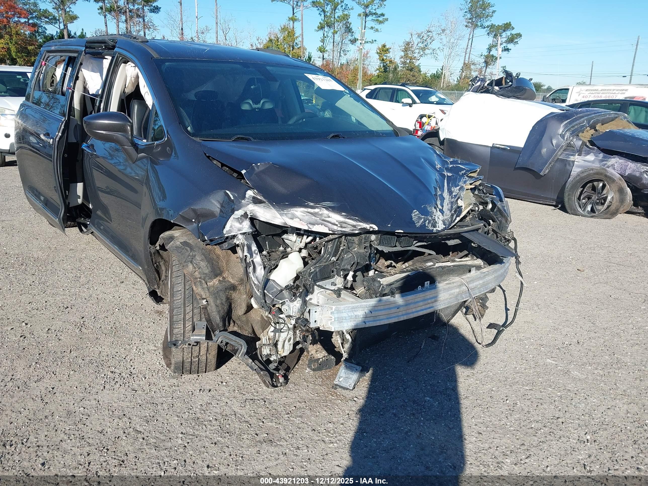 CHRYSLER PACIFICA image 6