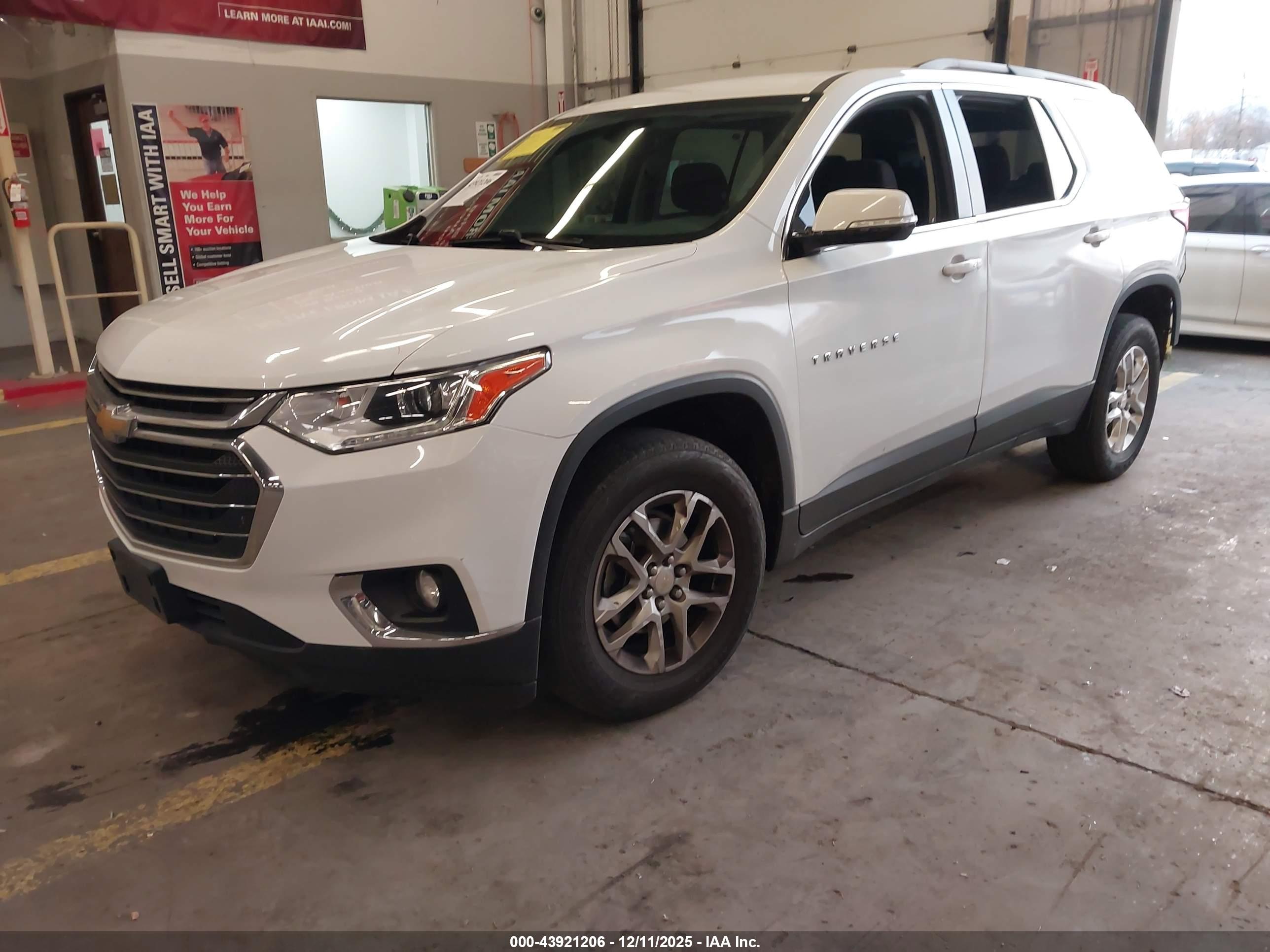 CHEVROLET TRAVERSE image 2