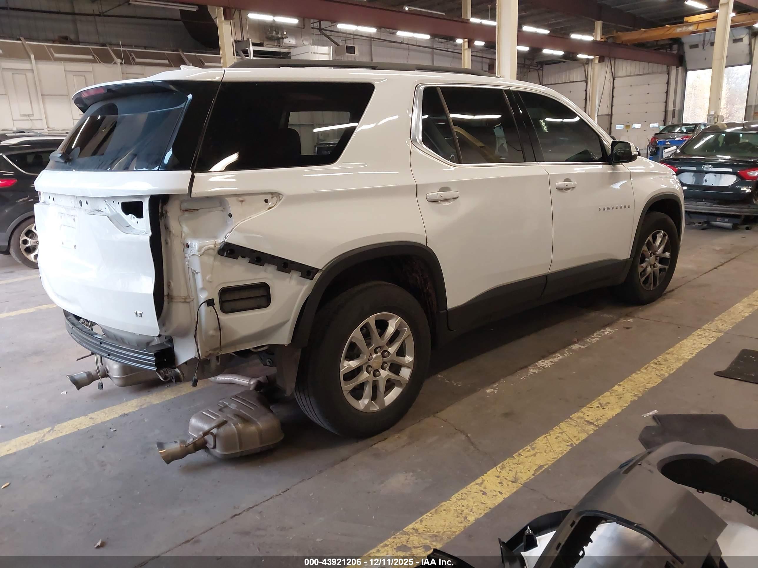 CHEVROLET TRAVERSE image 4