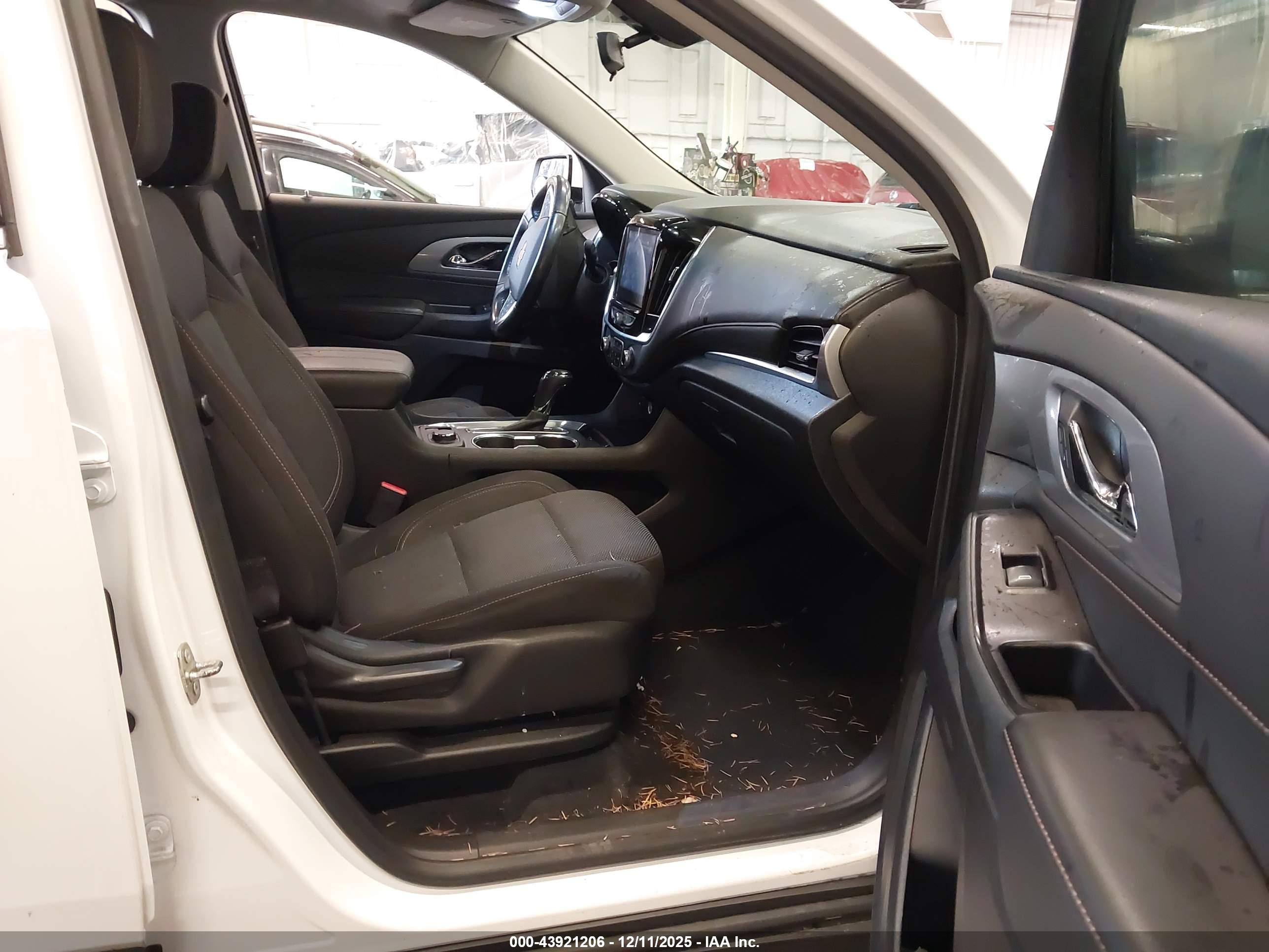 CHEVROLET TRAVERSE image 5