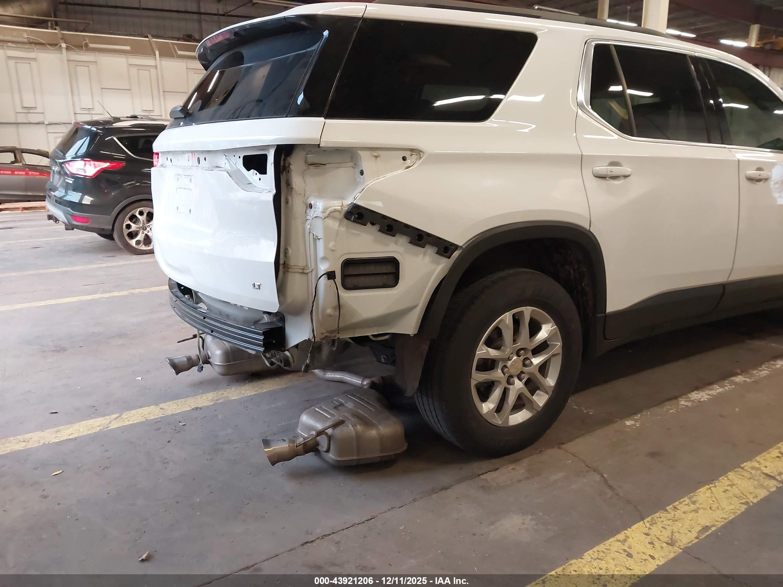CHEVROLET TRAVERSE image 6