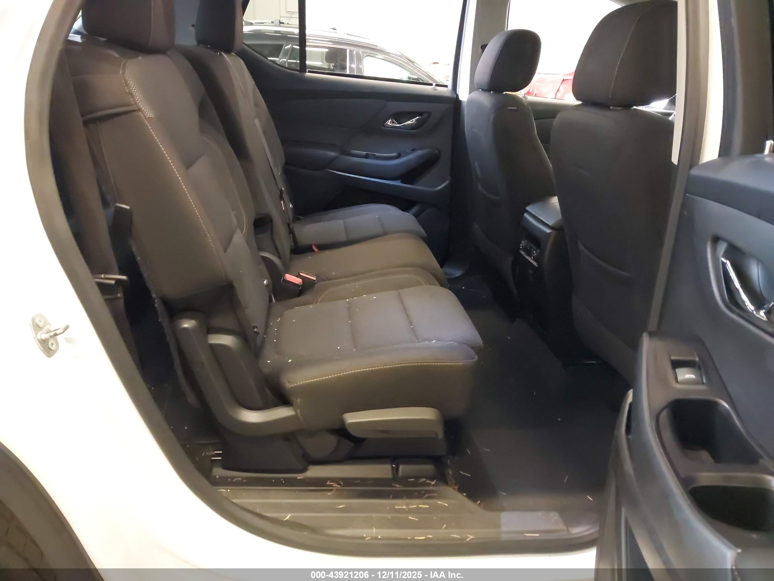 CHEVROLET TRAVERSE image 8