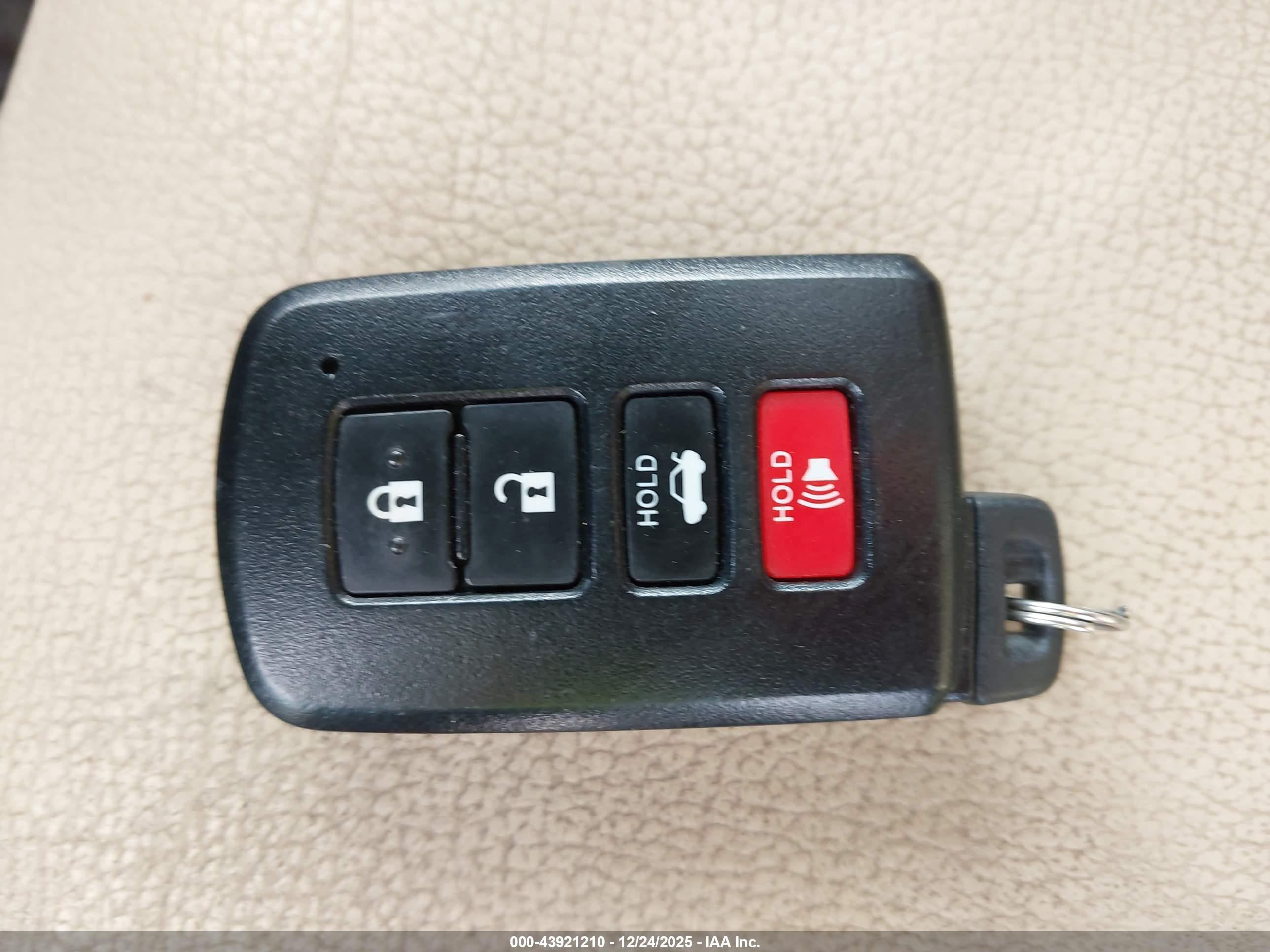 TOYOTA AVALON image 11