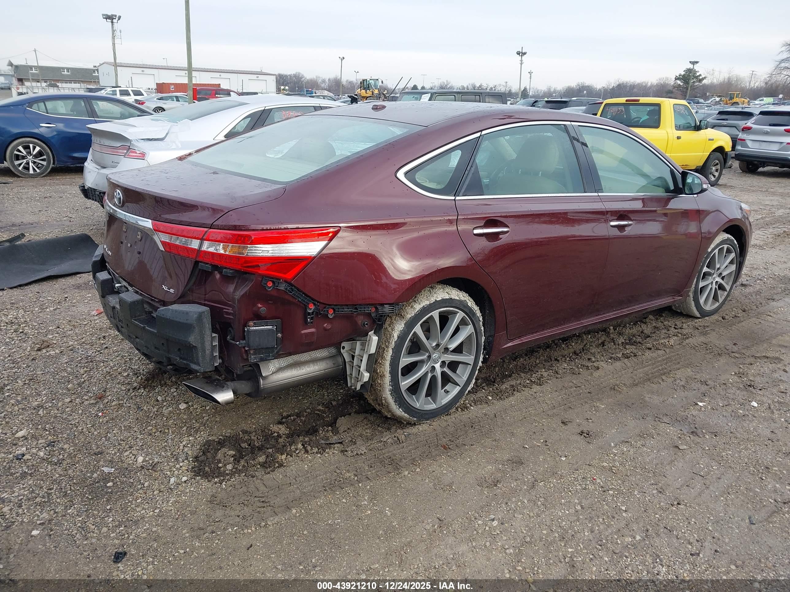 TOYOTA AVALON image 4