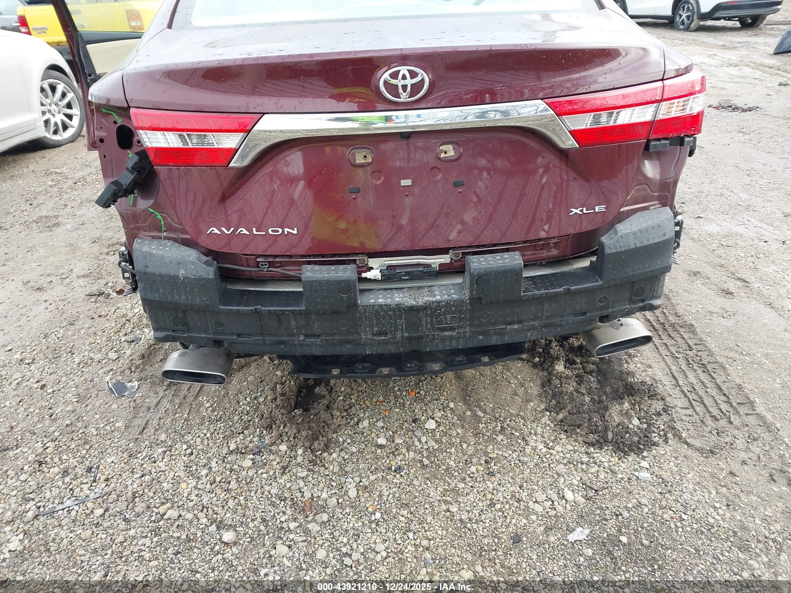 TOYOTA AVALON image 6