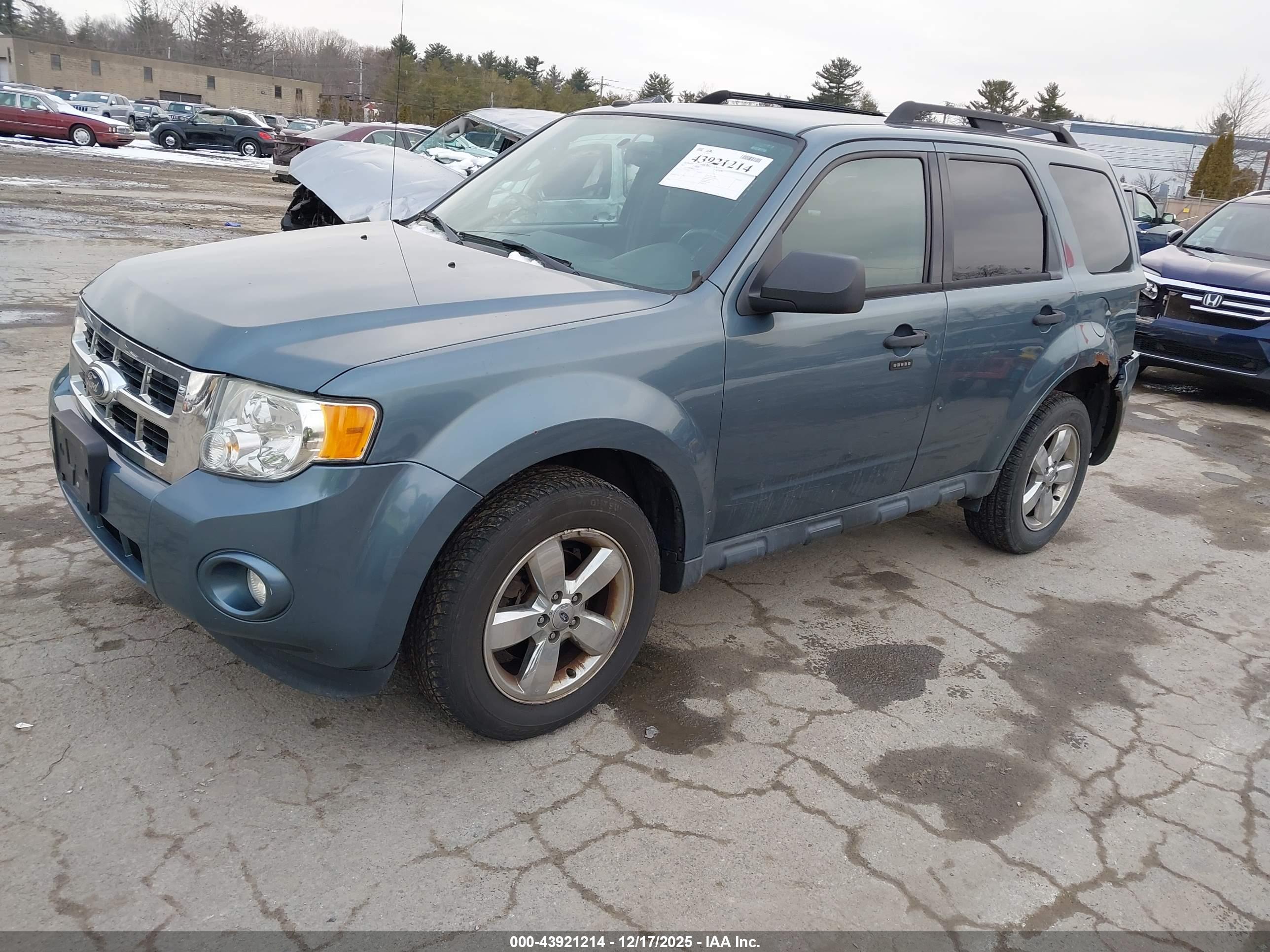 FORD ESCAPE image 2