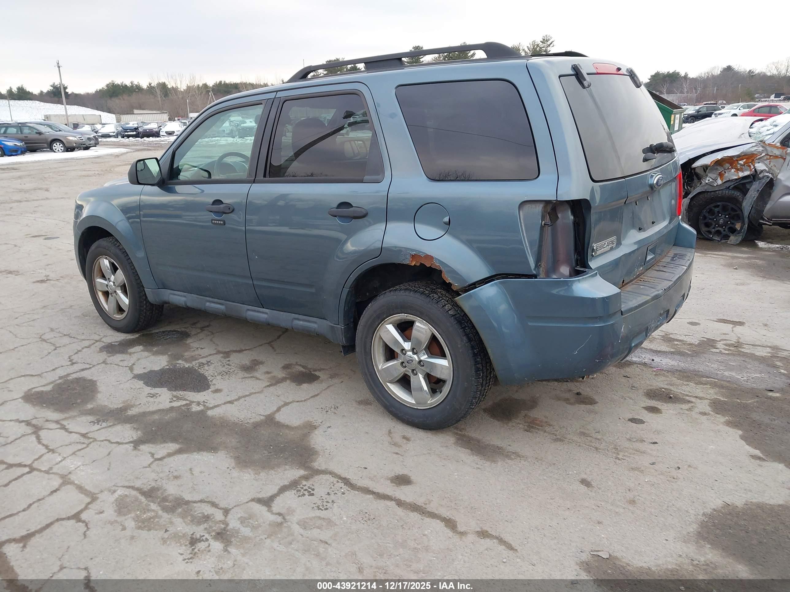 FORD ESCAPE image 3