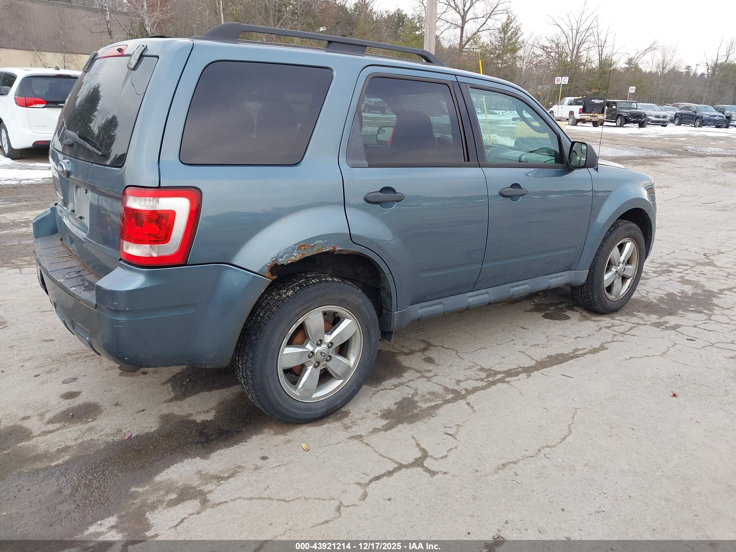 FORD ESCAPE image 4