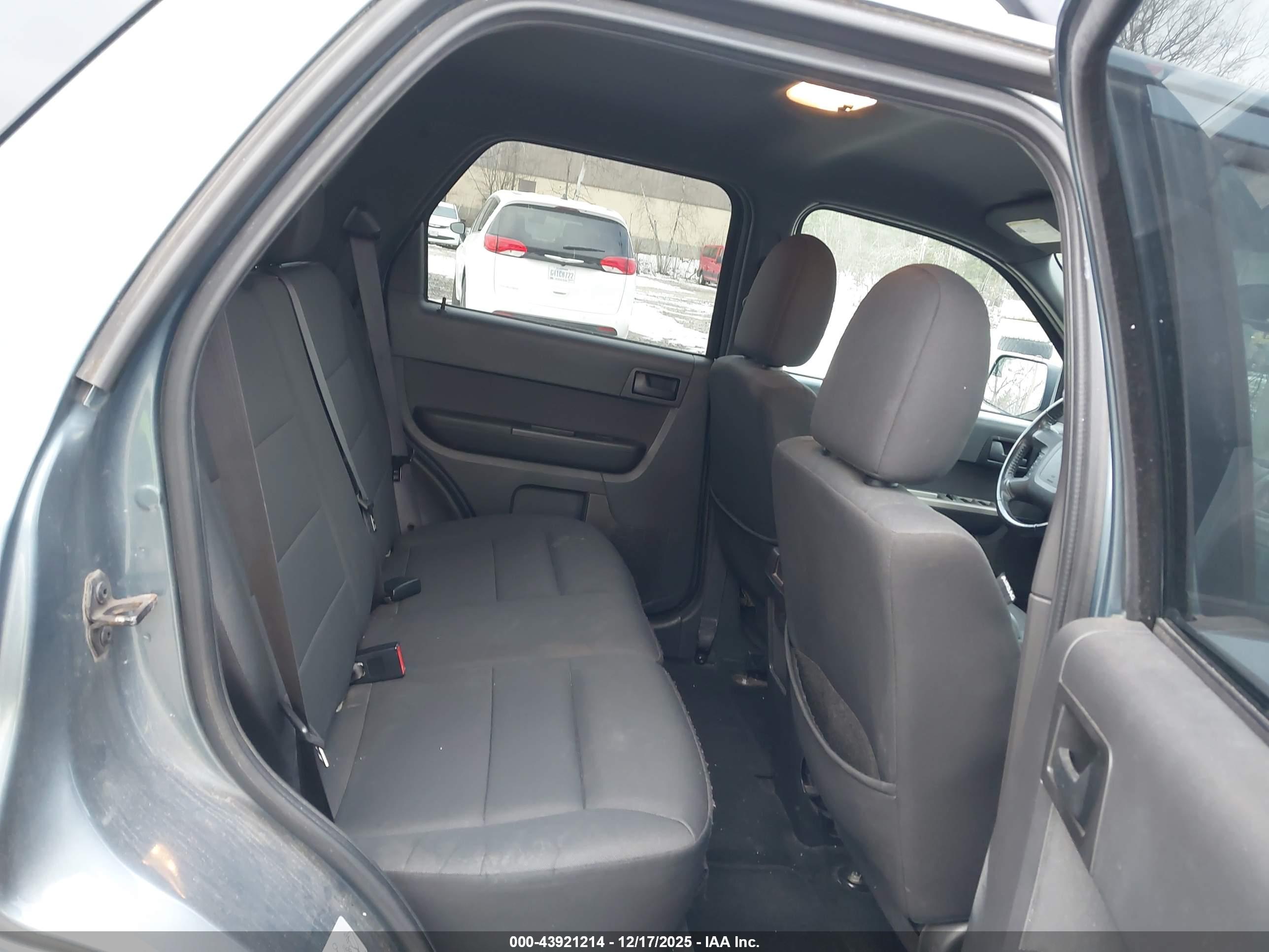 FORD ESCAPE image 8