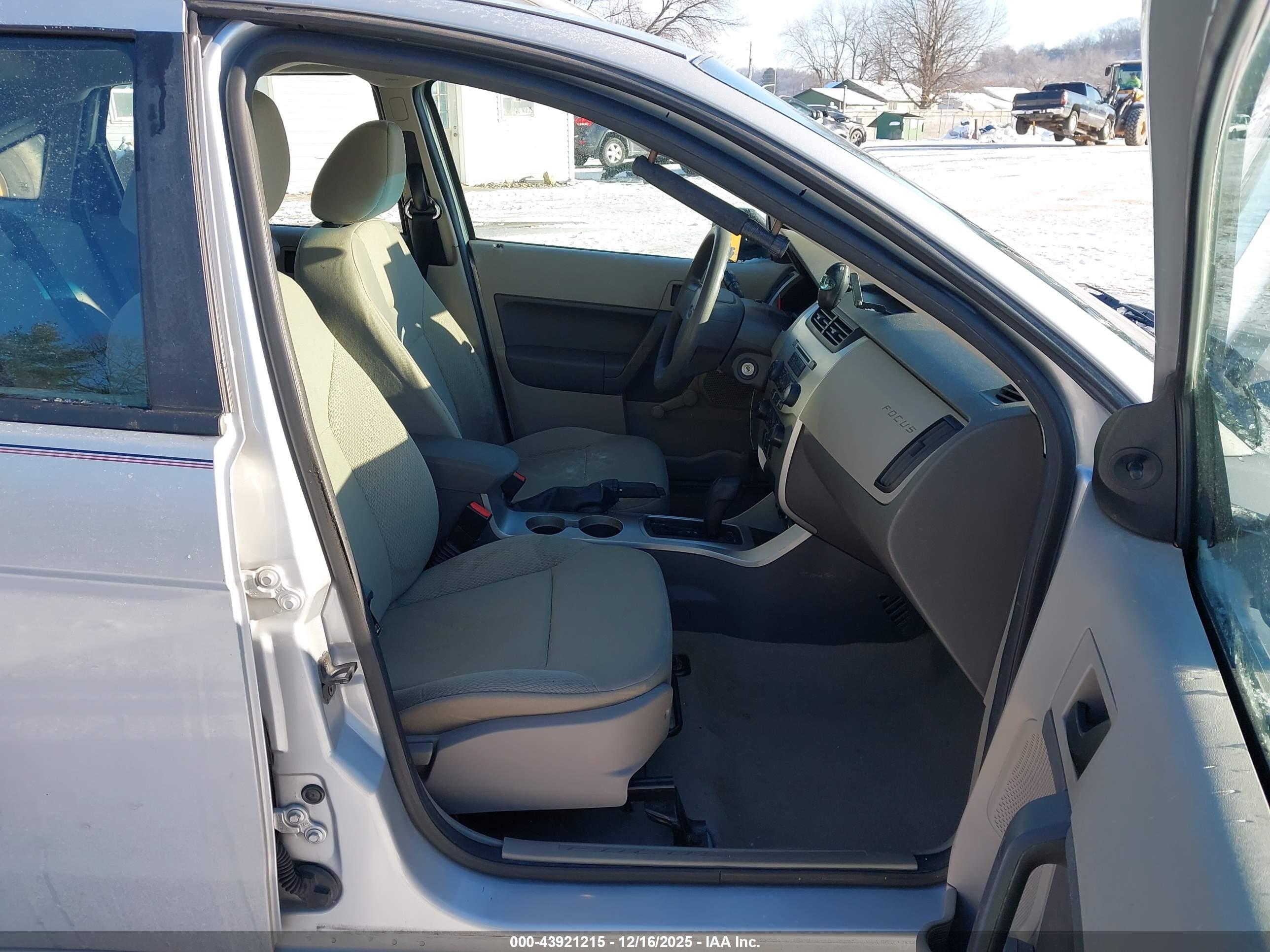 FORD FOCUS image 5