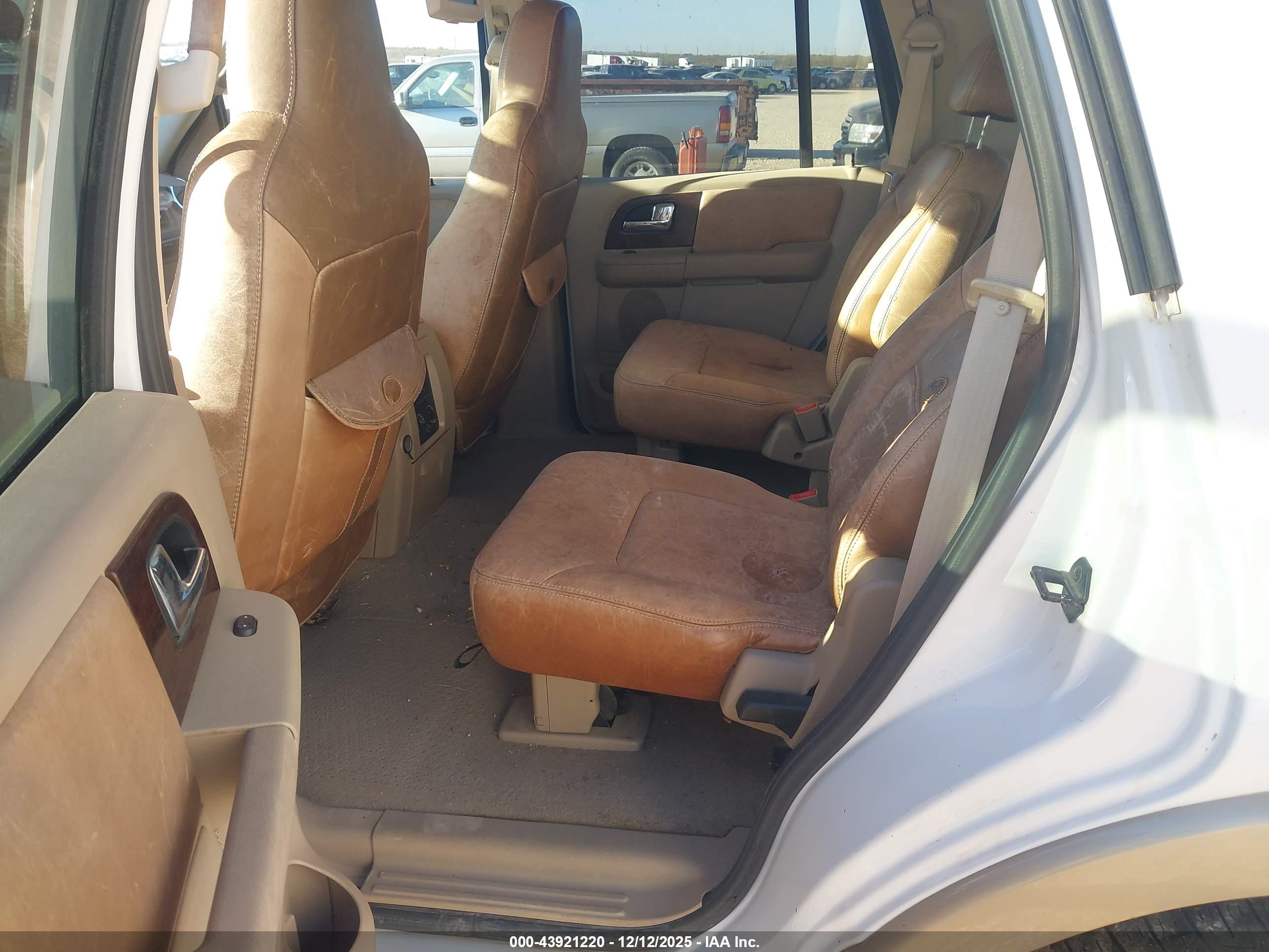 FORD EXPEDITION image 8