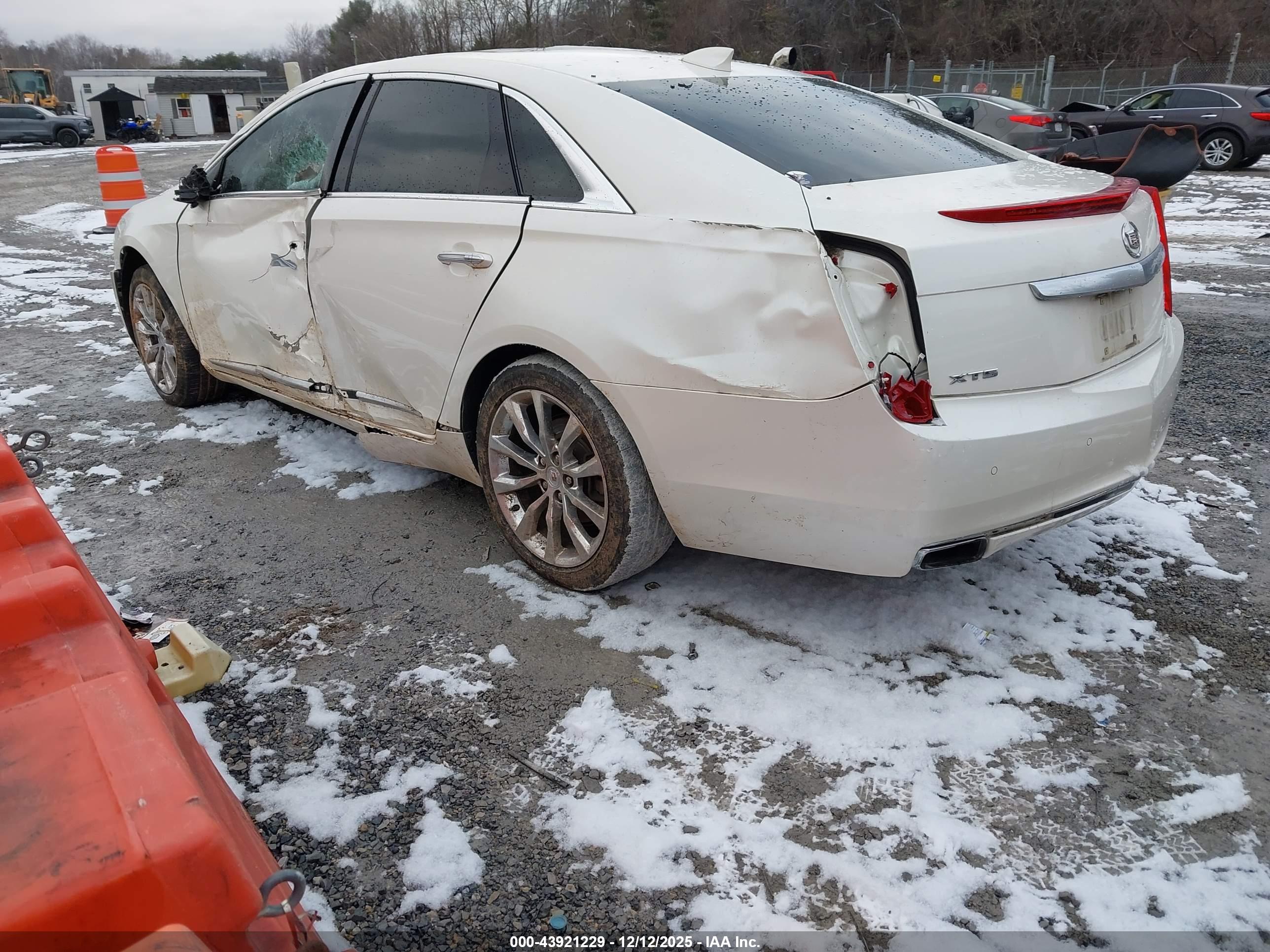 CADILLAC XTS image 3