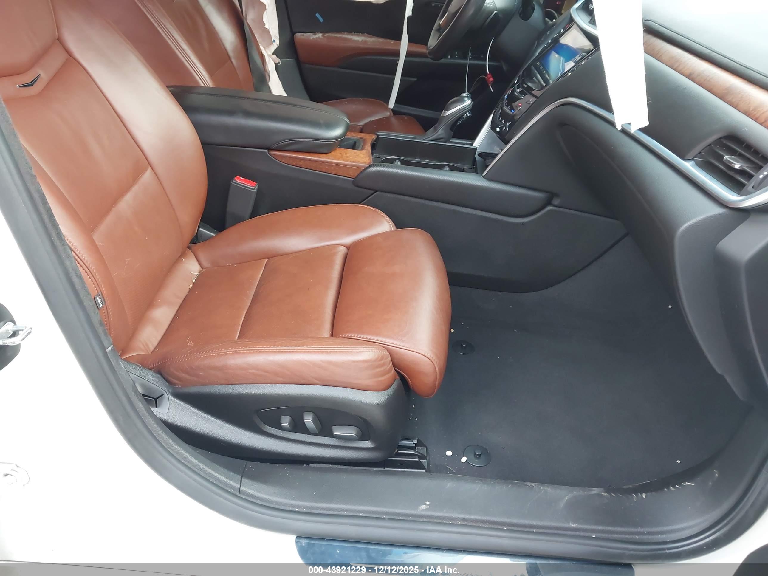 CADILLAC XTS image 5