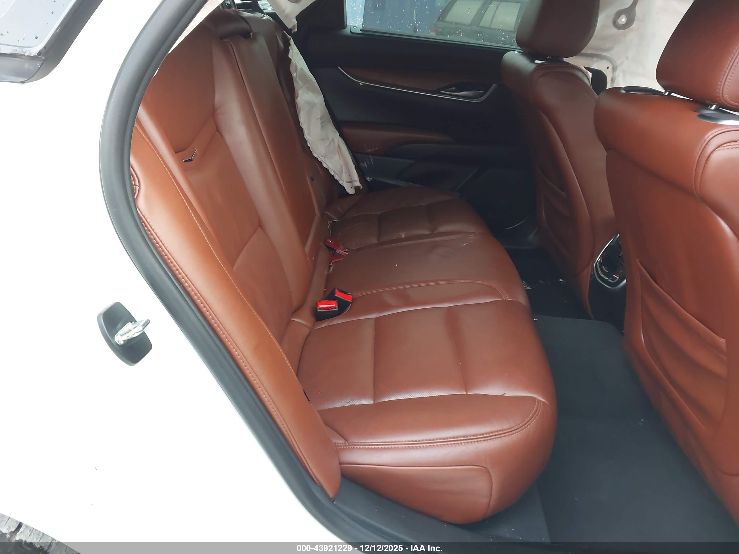 CADILLAC XTS image 8