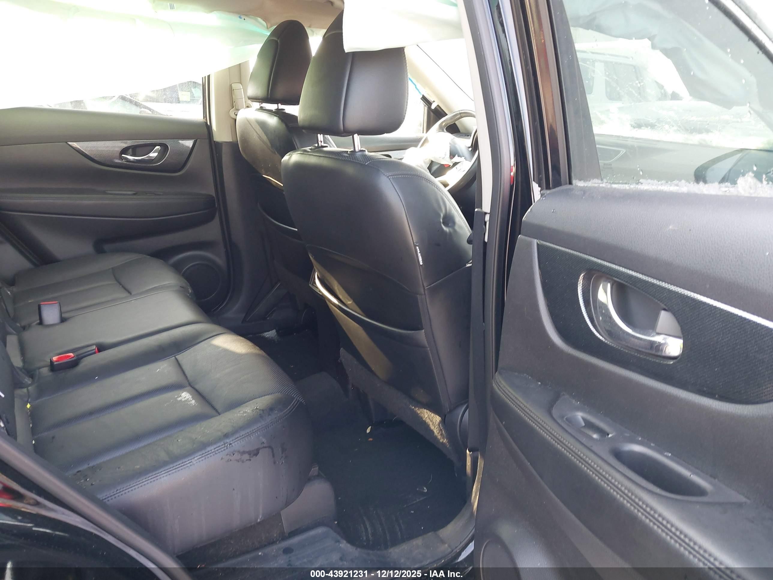 NISSAN ROGUE image 8