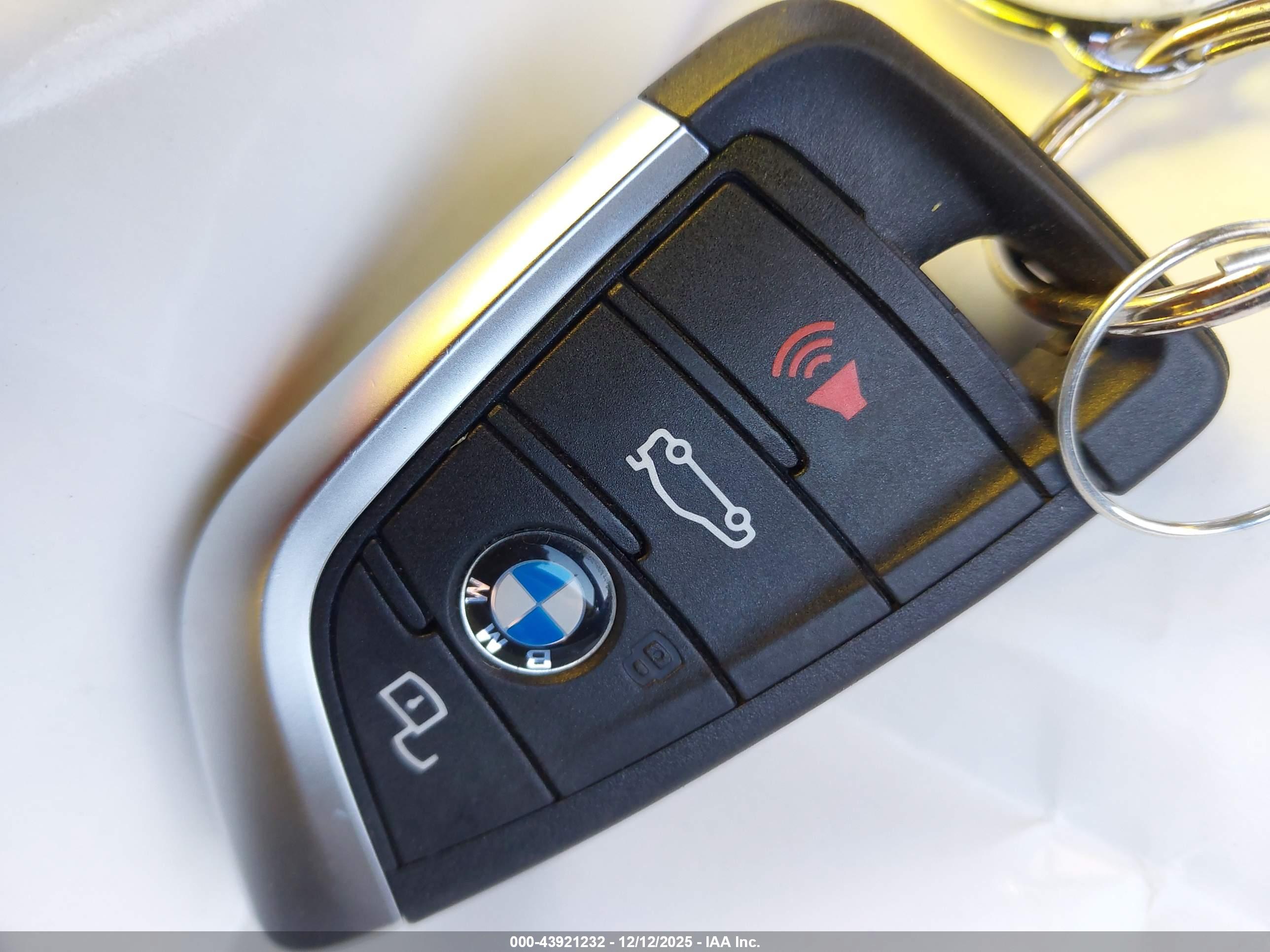 BMW I4 image 11