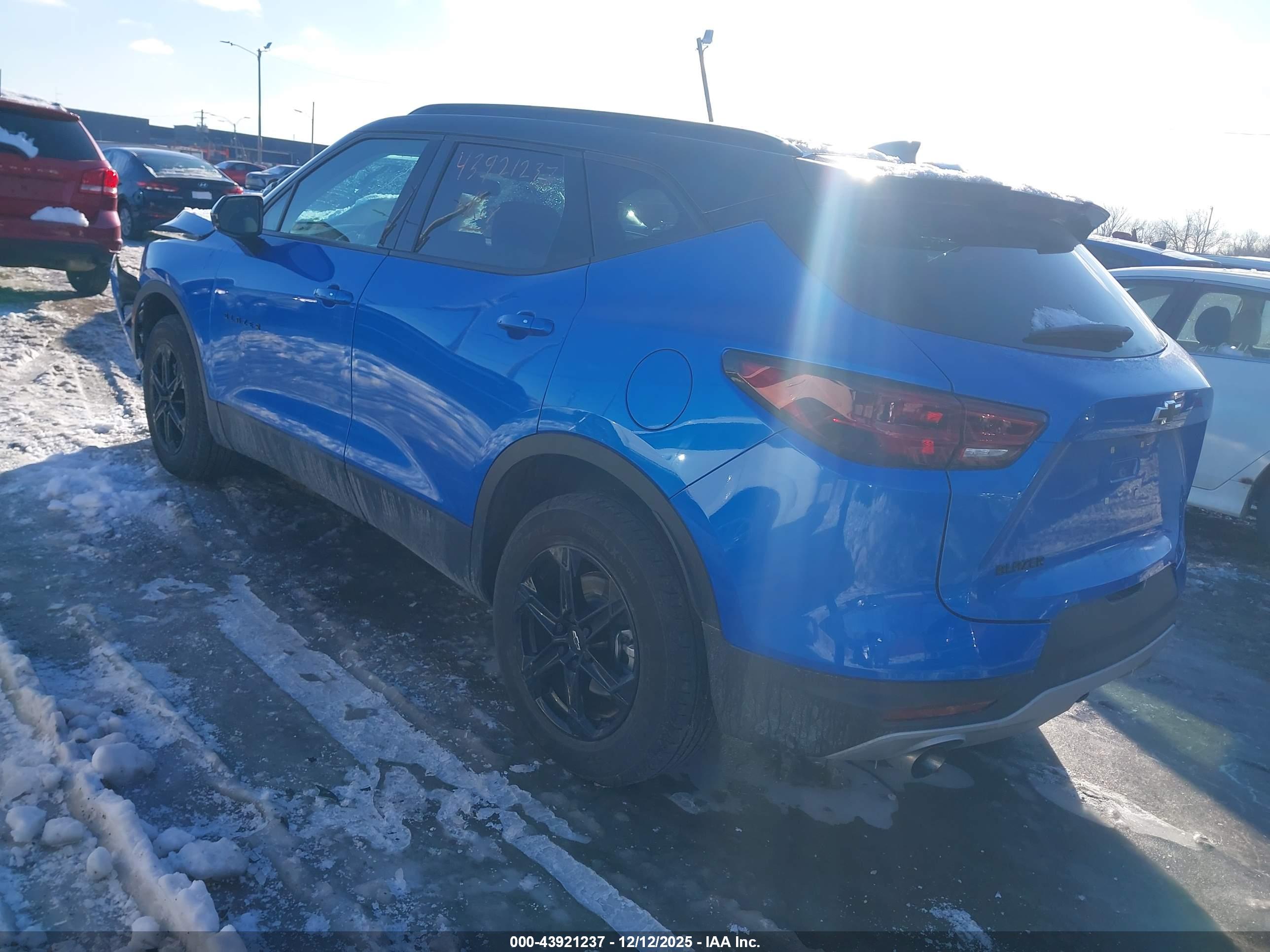 CHEVROLET BLAZER image 3