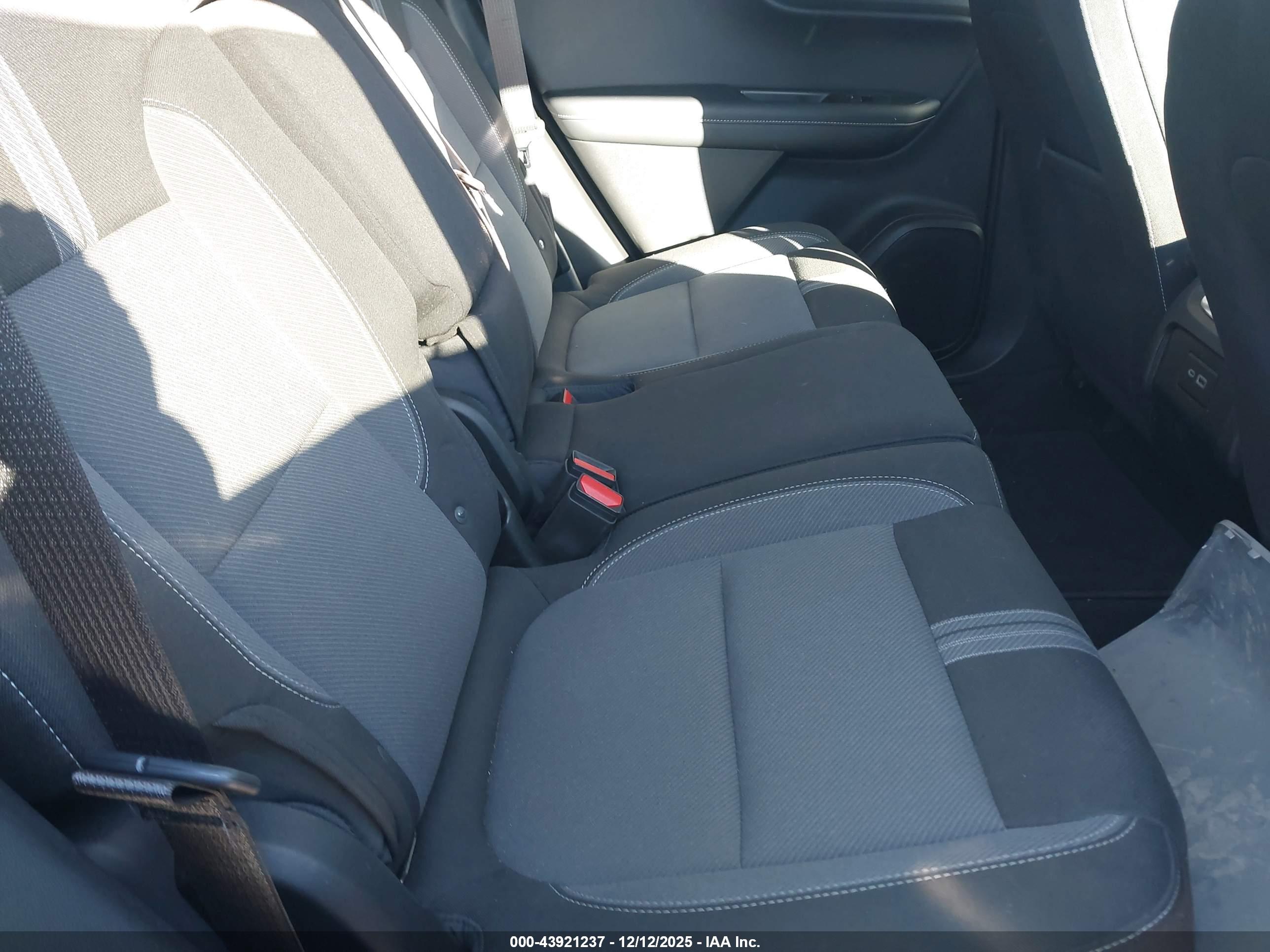 CHEVROLET BLAZER image 8