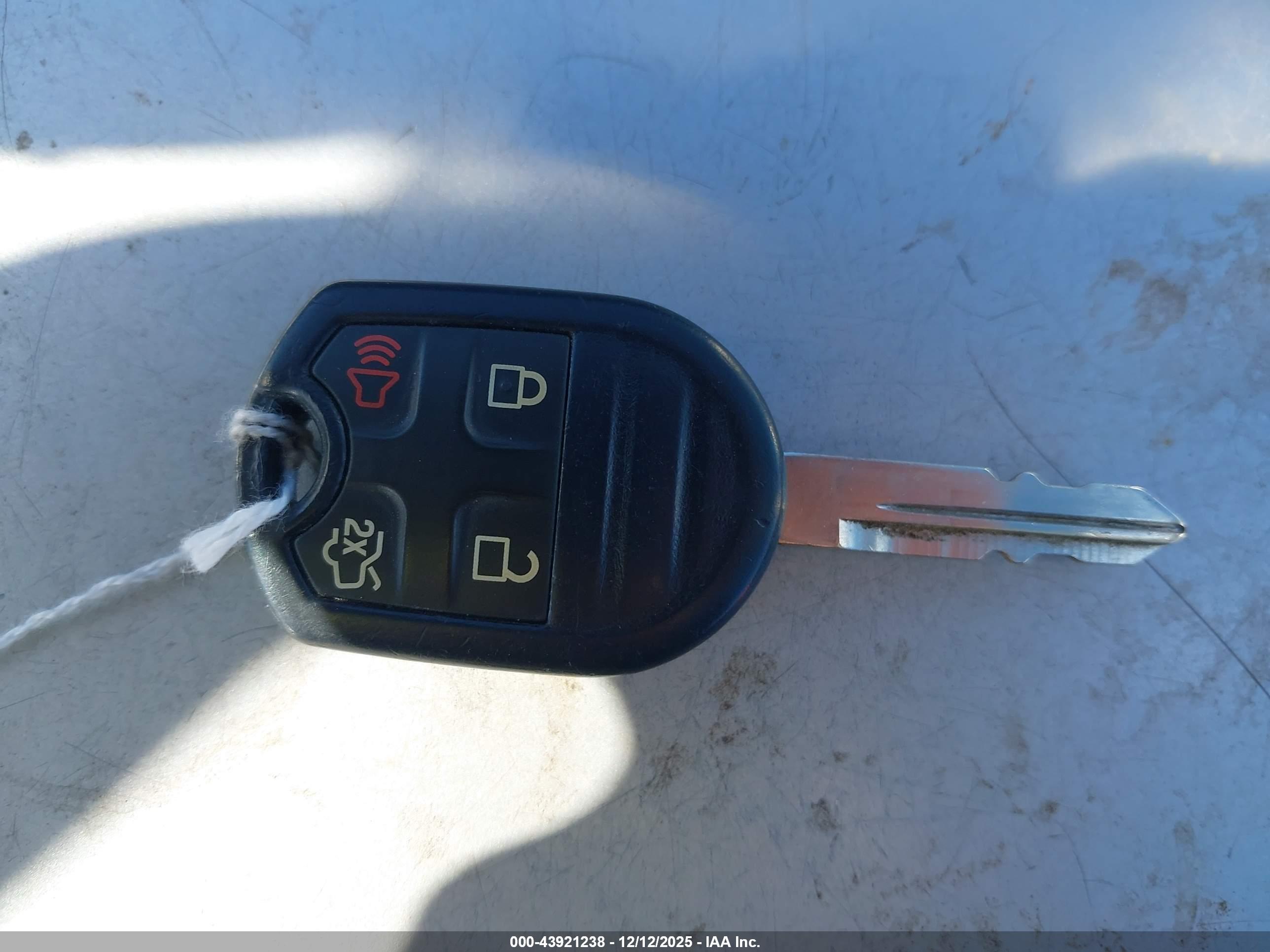 FORD FUSION image 11