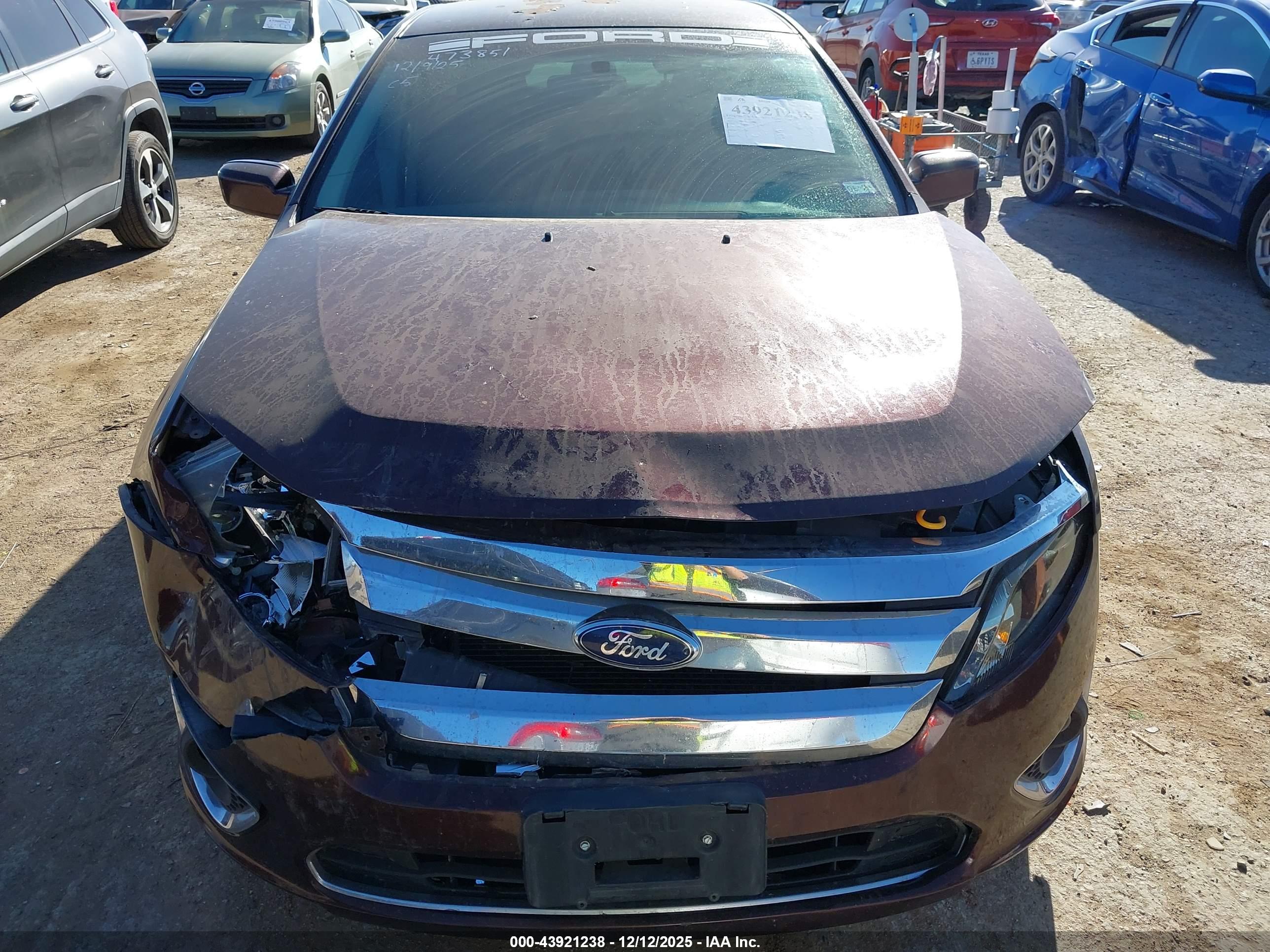 FORD FUSION image 6