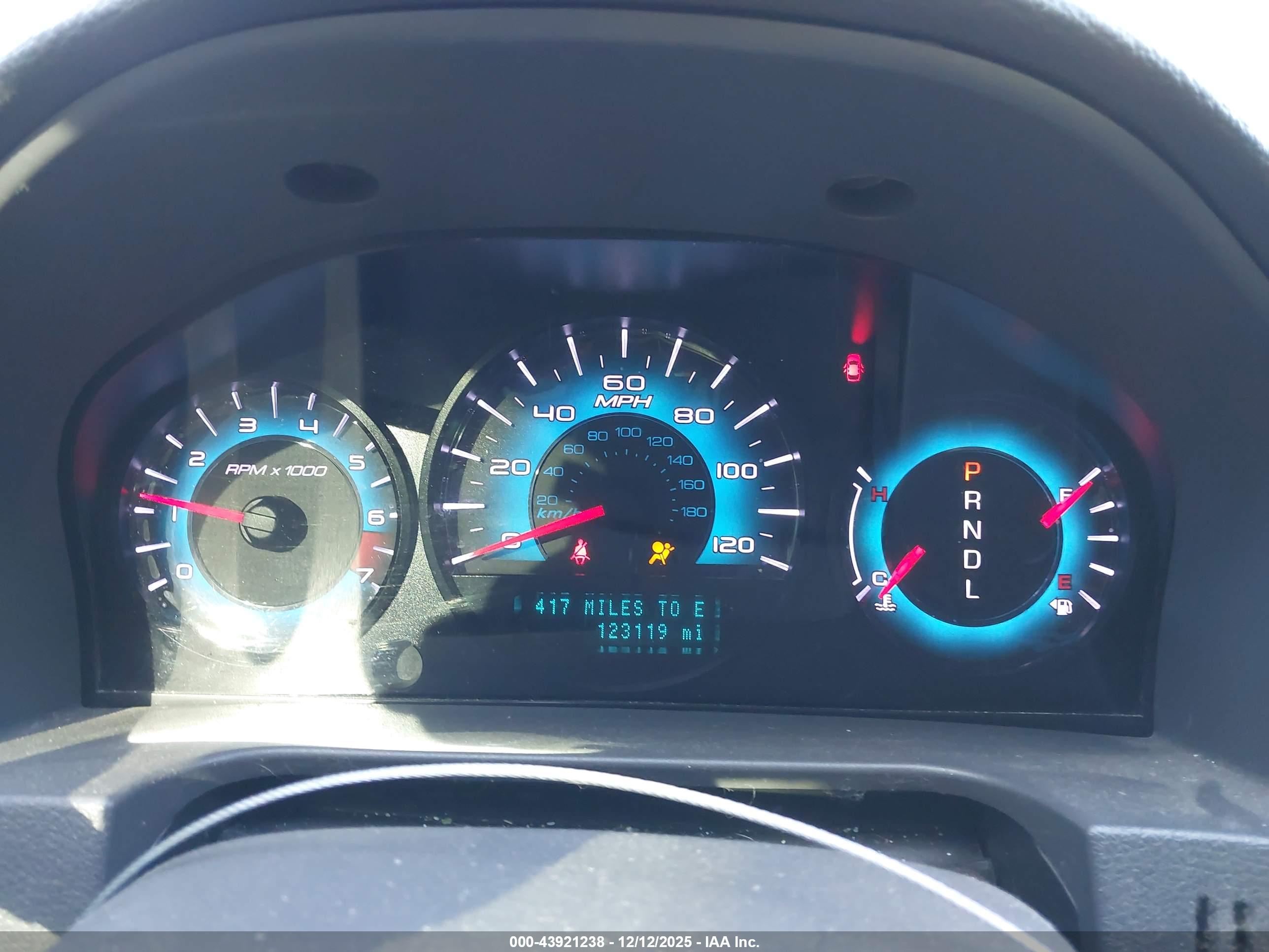 FORD FUSION image 7