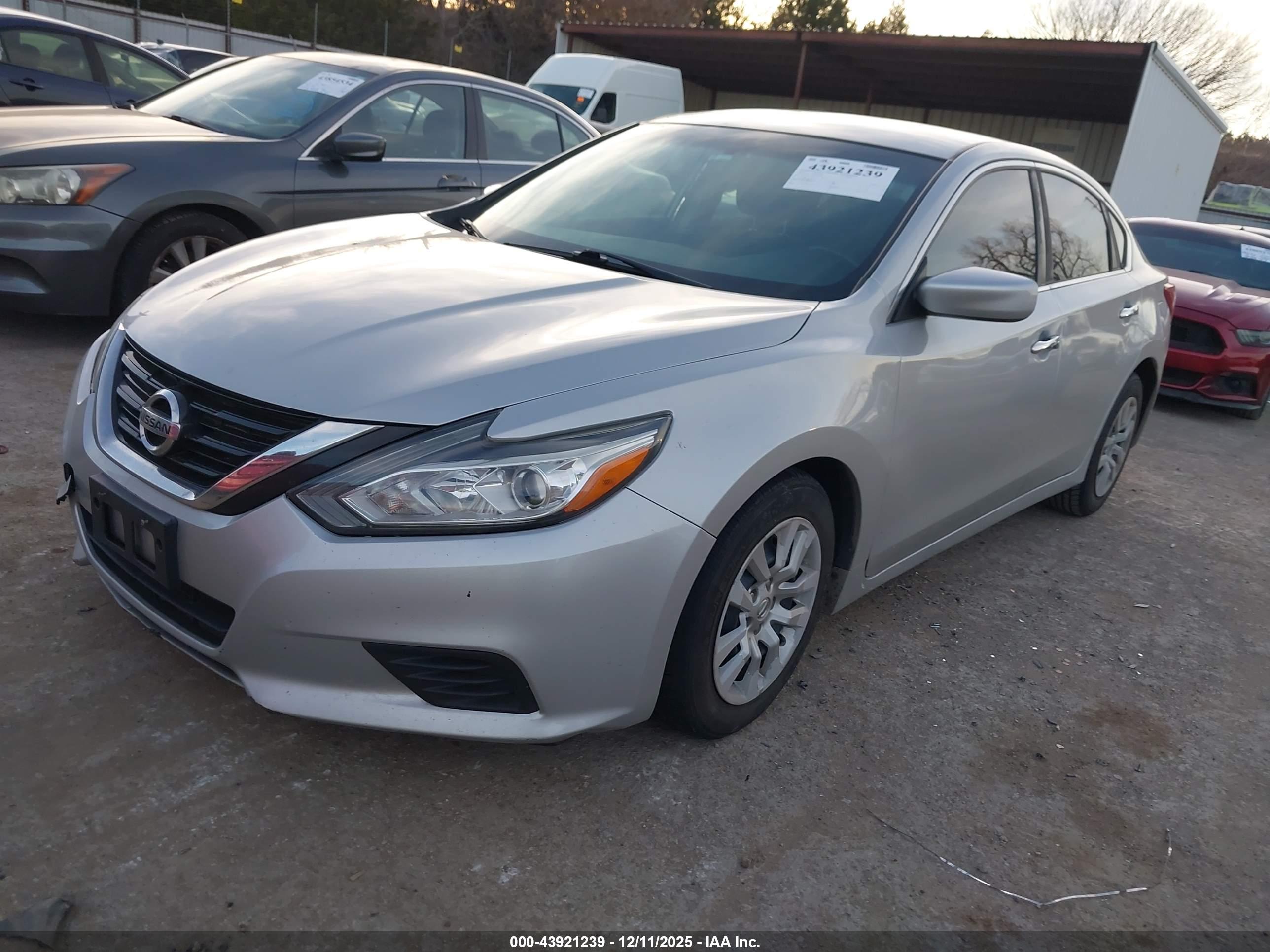 NISSAN ALTIMA image 2