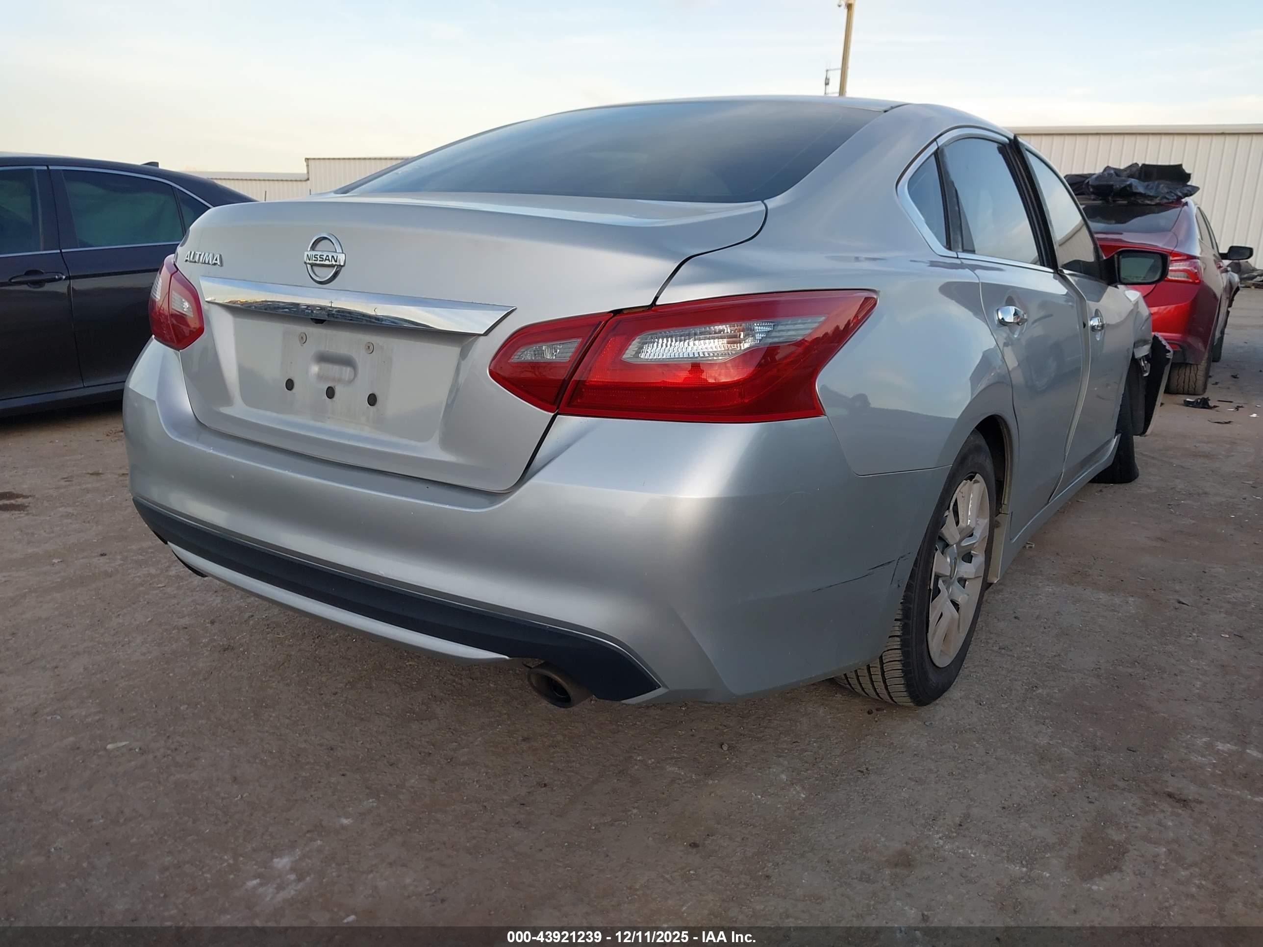NISSAN ALTIMA image 4